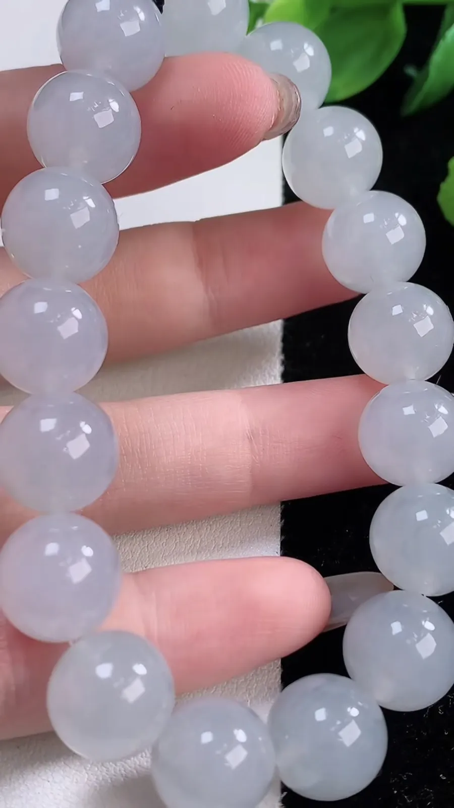 翡翠a货冰种白冰圆珠手串，尺寸12-17颗，重量:53.57g