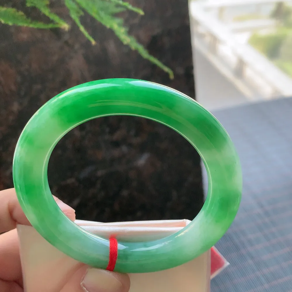 圆条一大节阳绿 无瑕 尺寸:55.1/10.5/11.1 色好