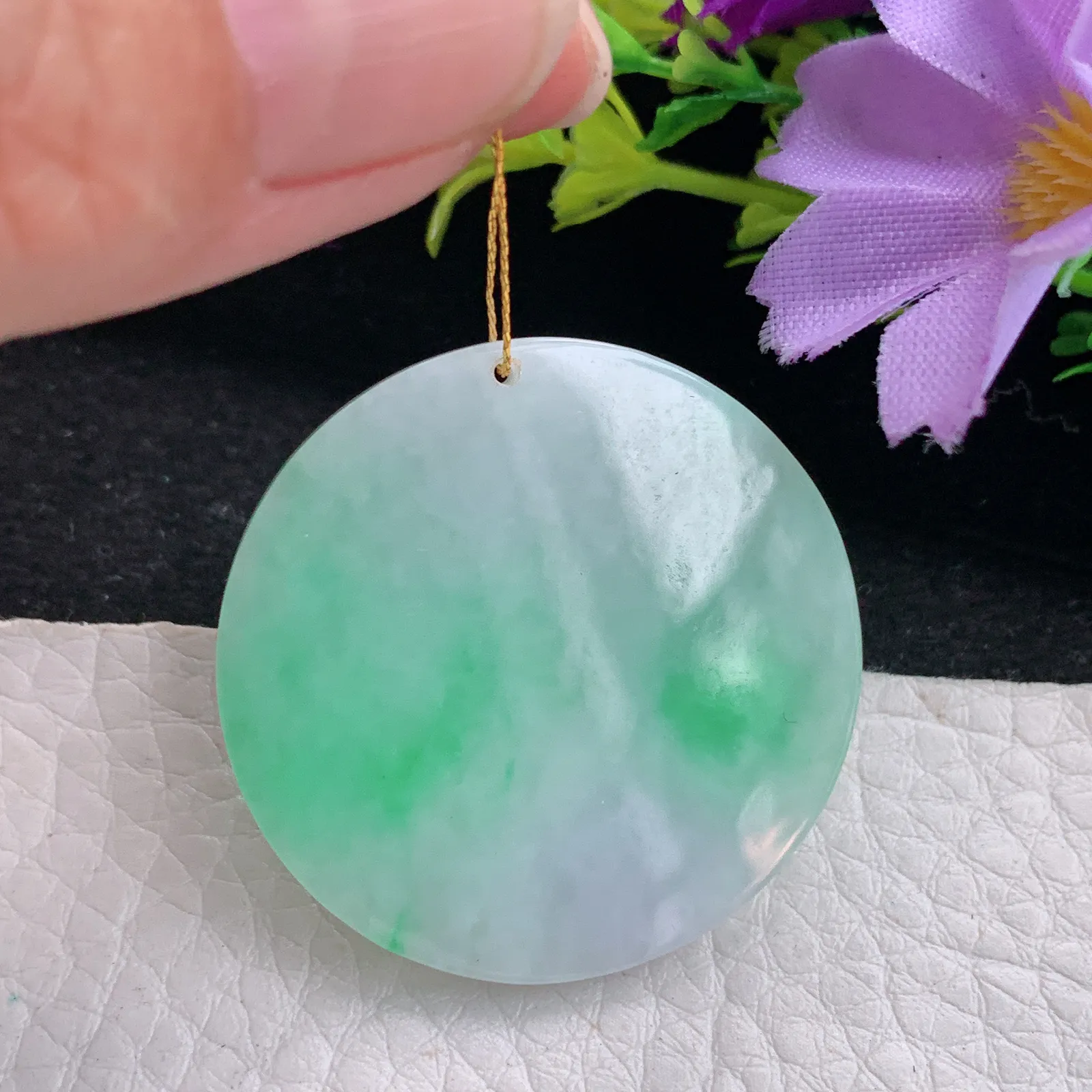 ws实拍34.6*3.3缅甸翡翠a货飘绿素面牌 平安扣玉吊坠