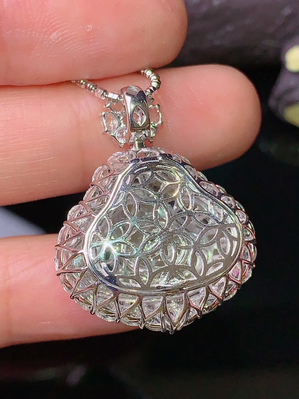 18k金钻镶嵌满绿佛公吊坠 玉质细腻 色泽艳丽 整体尺寸29*23.6*10.6