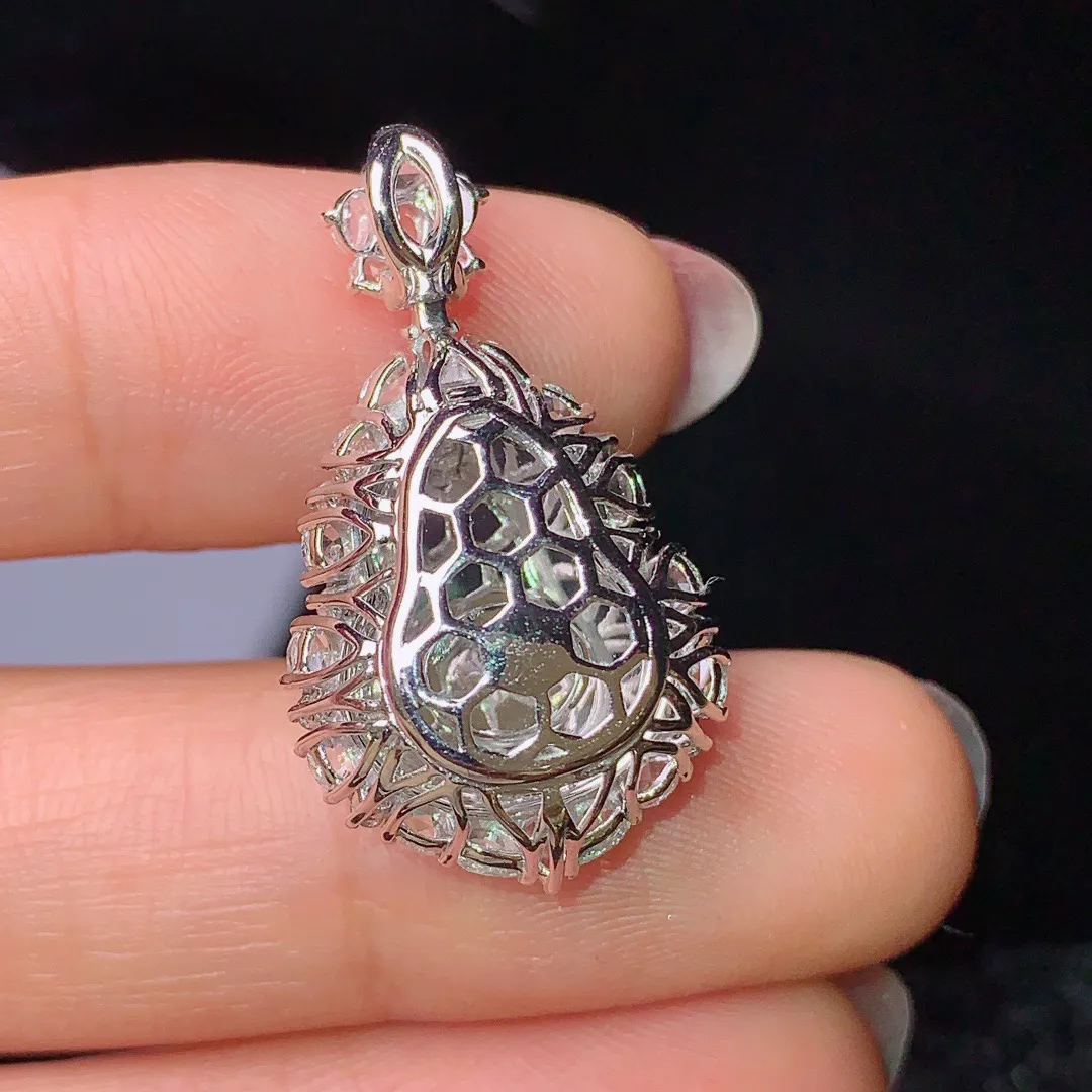 18k金钻镶嵌翠绿葫芦吊坠 玉质细腻 色泽艳丽  整体尺寸28.8*16.1*12.2