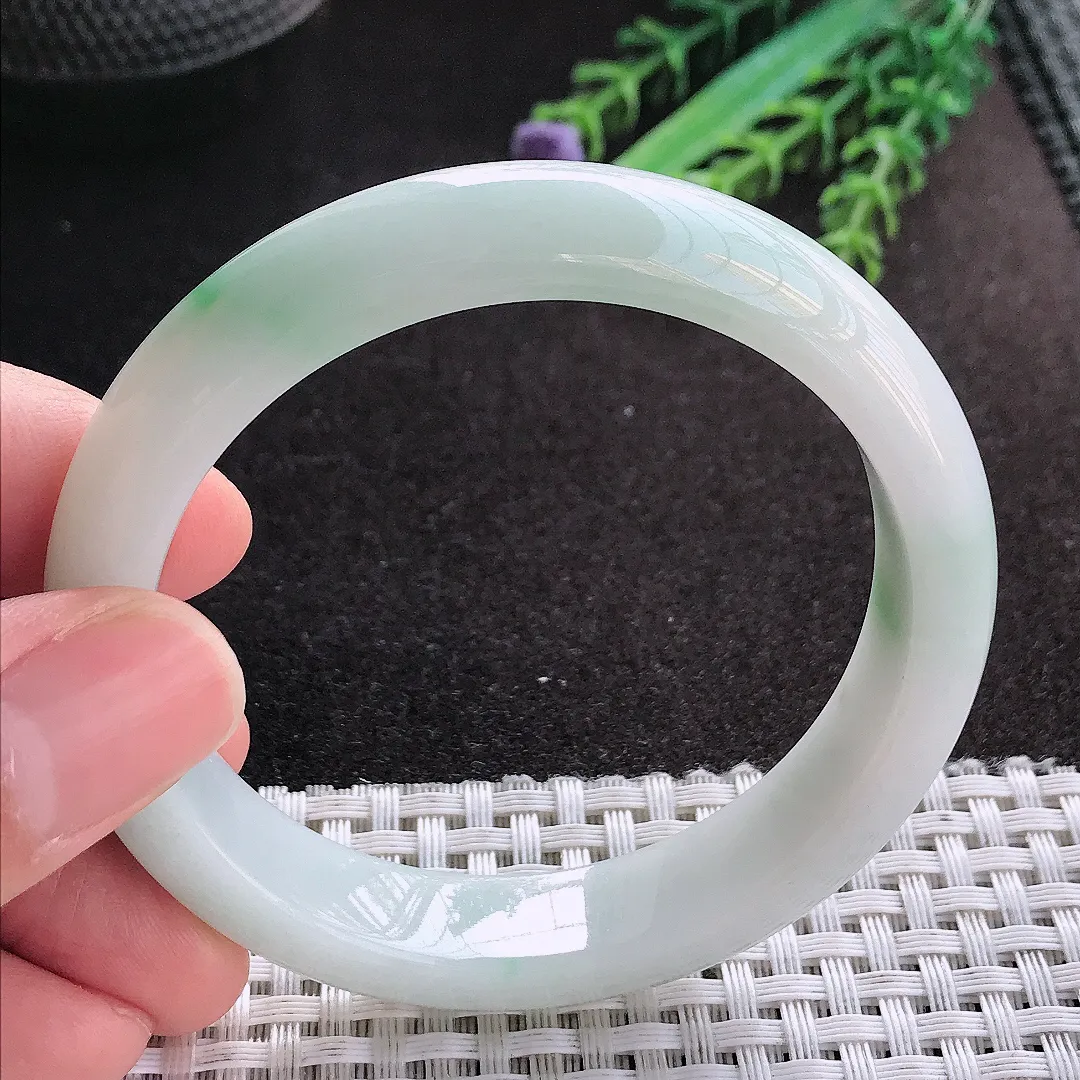 天然A货翡翠55/12.1/7.9老坑秀气温润飘绿手镯宽边玉镯