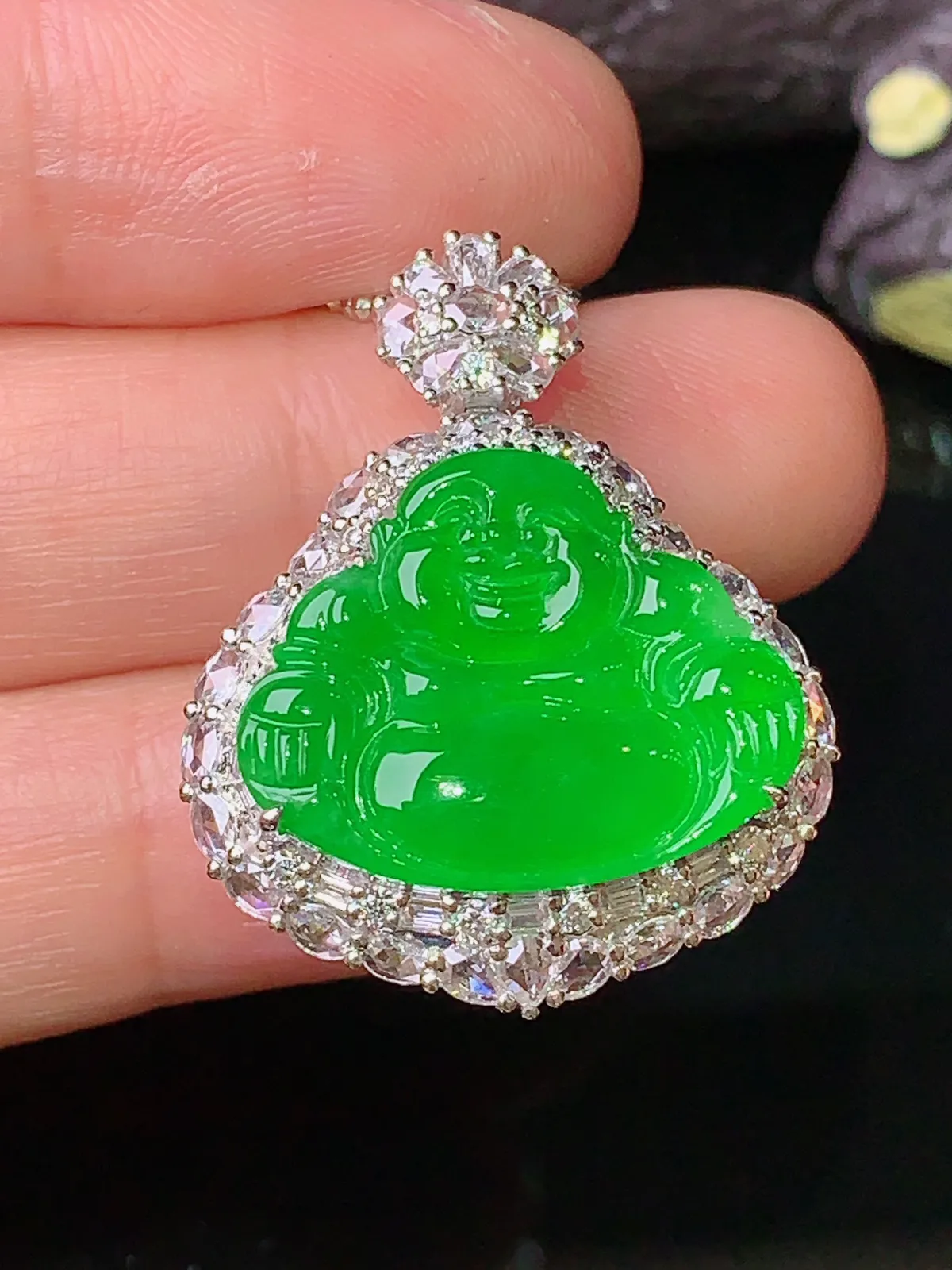 18k金钻镶嵌满绿佛公吊坠 玉质细腻 色泽艳丽 整体尺寸29*23.6*10.6