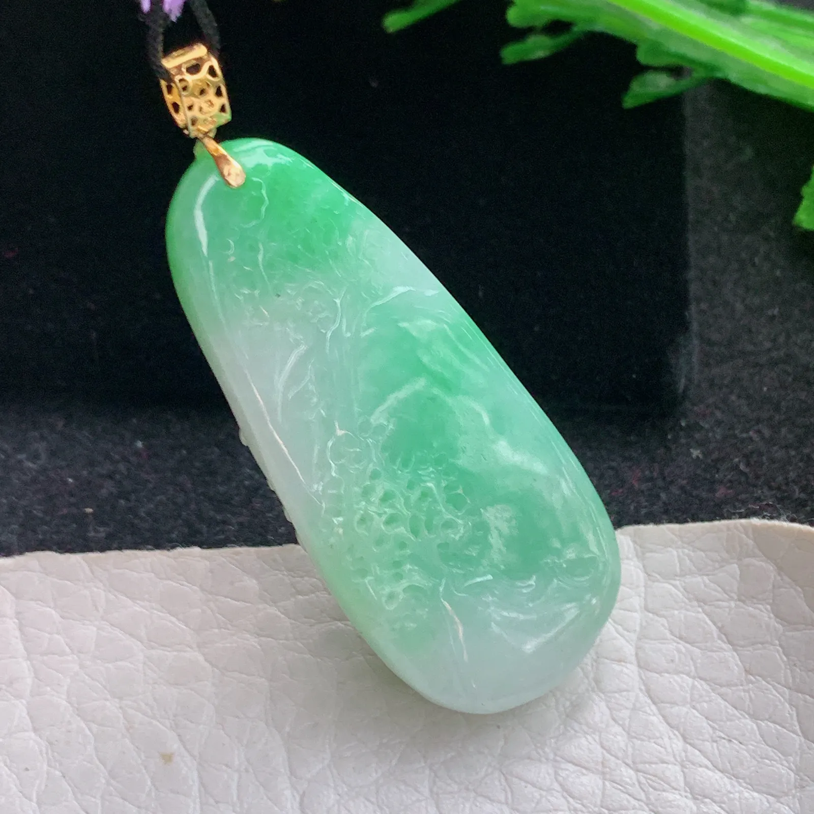 ws实拍43*18.8*11.3缅甸翡翠精雕清新飘绿山水 富甲天下玉吊坠 玉挂件