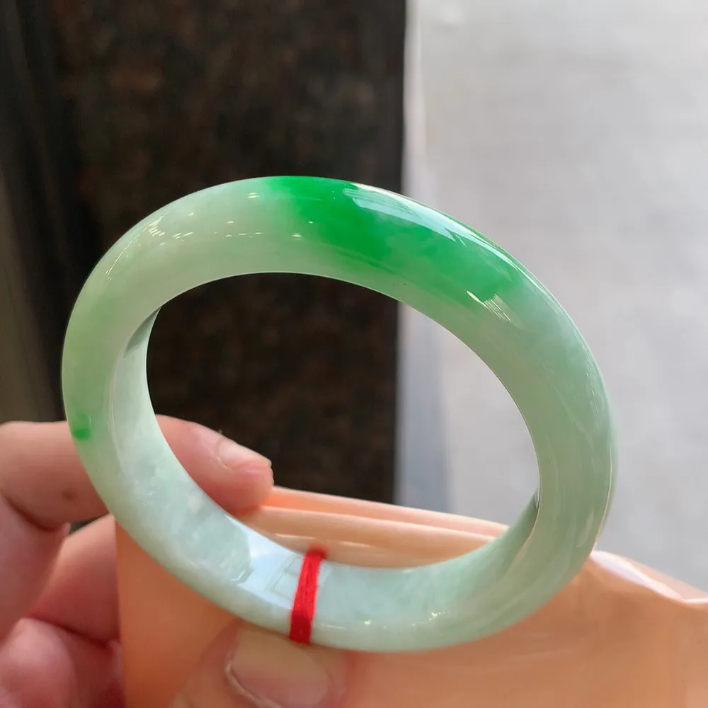 正圈冰糯阳绿 无瑕 尺寸:54.1/12/8.6 色好