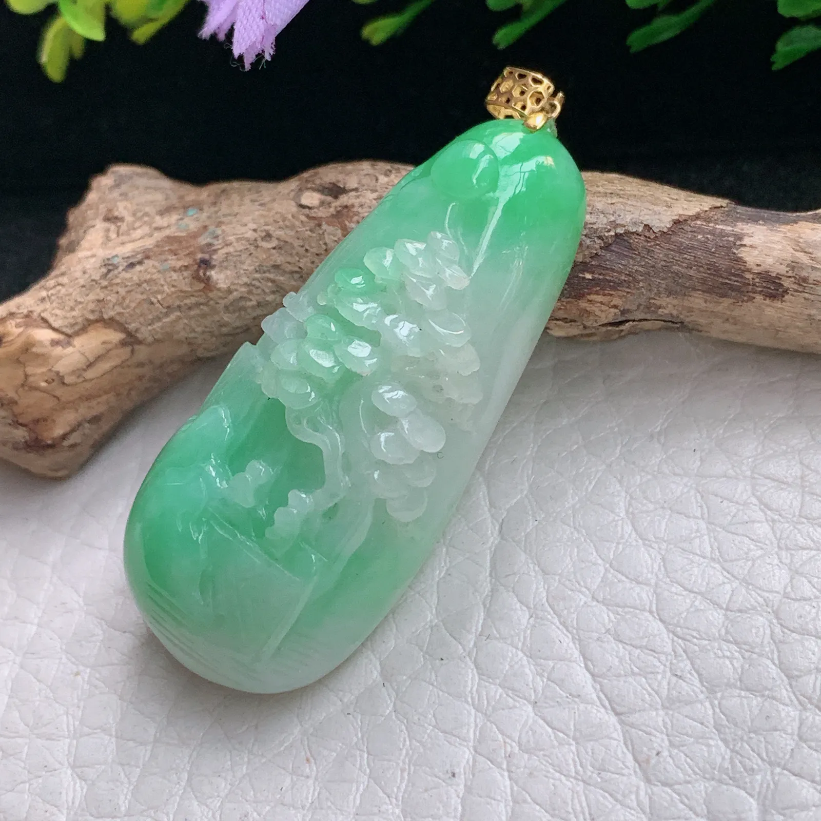 ws实拍43*18.8*11.3缅甸翡翠精雕清新飘绿山水 富甲天下玉吊坠 玉挂件