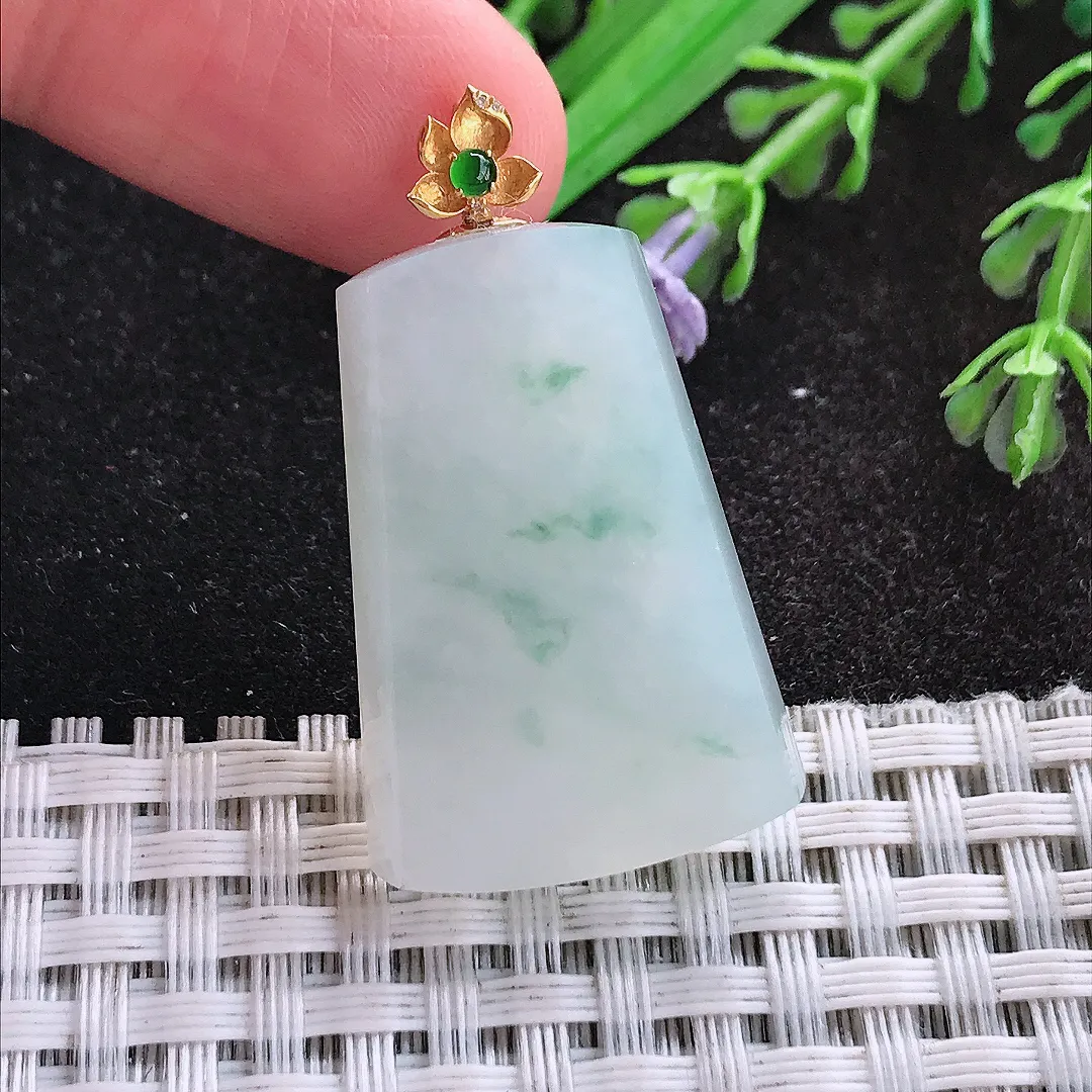 天然A货翡翠31/22/5老坑18k金镶嵌秀气冰润飘花无事牌吊坠翡翠玉挂件