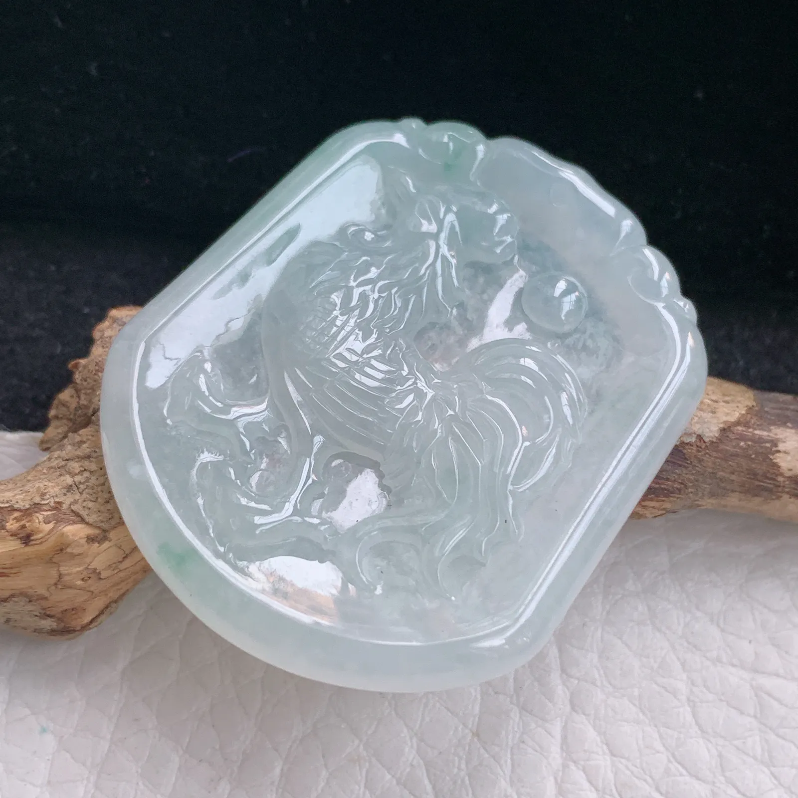 kh实拍42.2*35.8*4.8缅甸翡翠精雕金鸡独立 生肖鸡玉吊坠 玉挂件