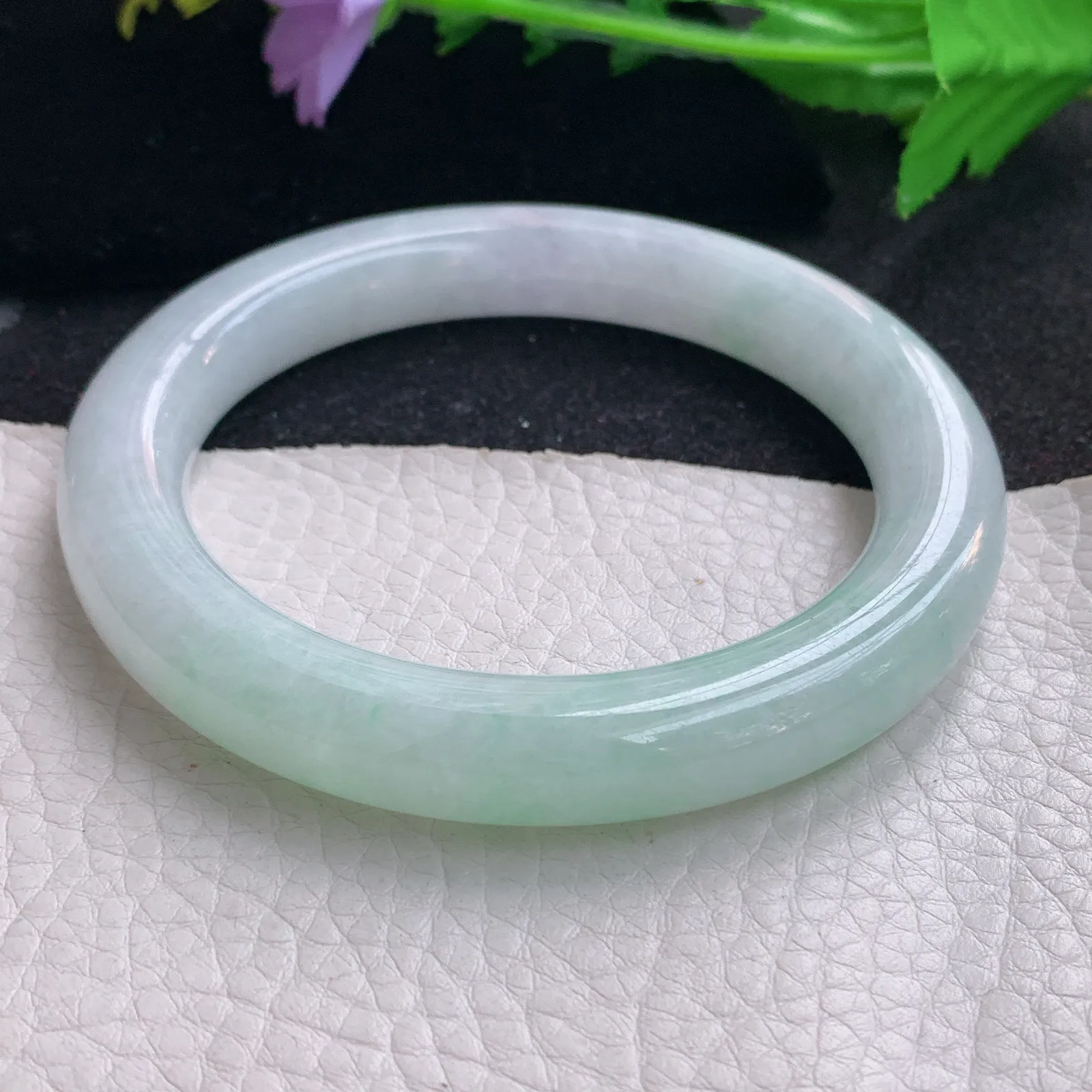 yh大圈口62*11美人镯 缅甸翡翠a货玉手镯飘绿圆条玉手环 叮当镯