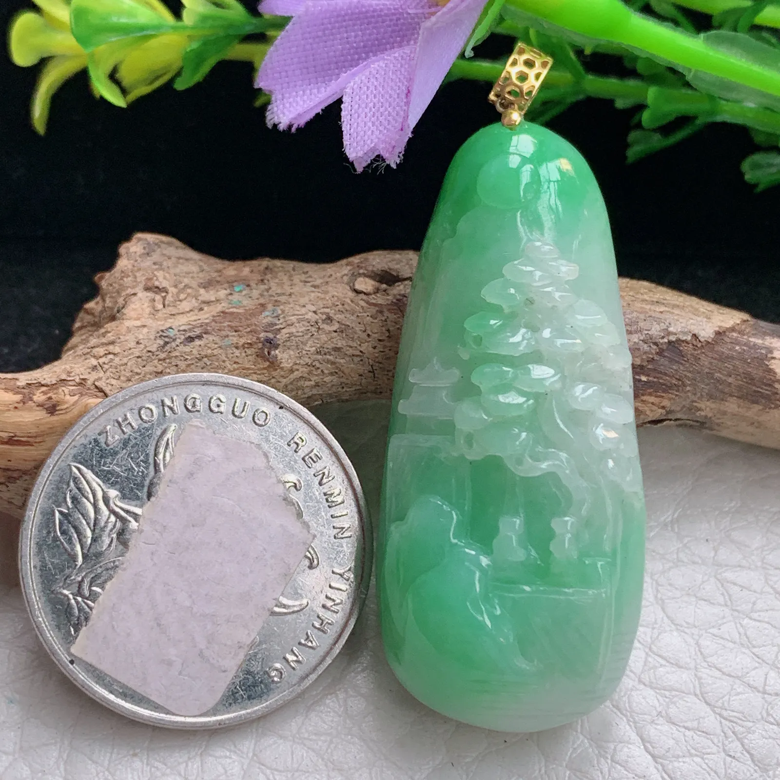 ws实拍43*18.8*11.3缅甸翡翠精雕清新飘绿山水 富甲天下玉吊坠 玉挂件