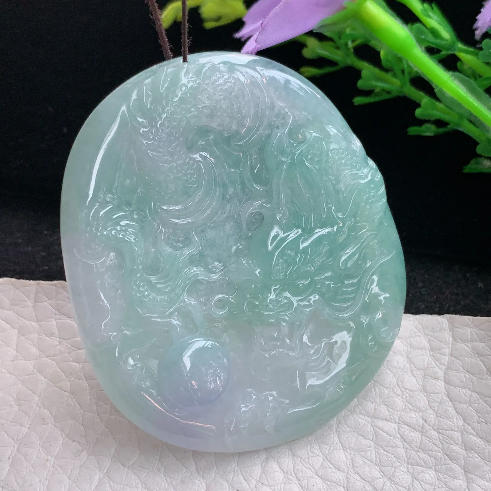 kh实拍53.9*46.8*4.8缅甸翡翠精雕春带彩龙牌 生意兴隆玉吊坠 玉挂件