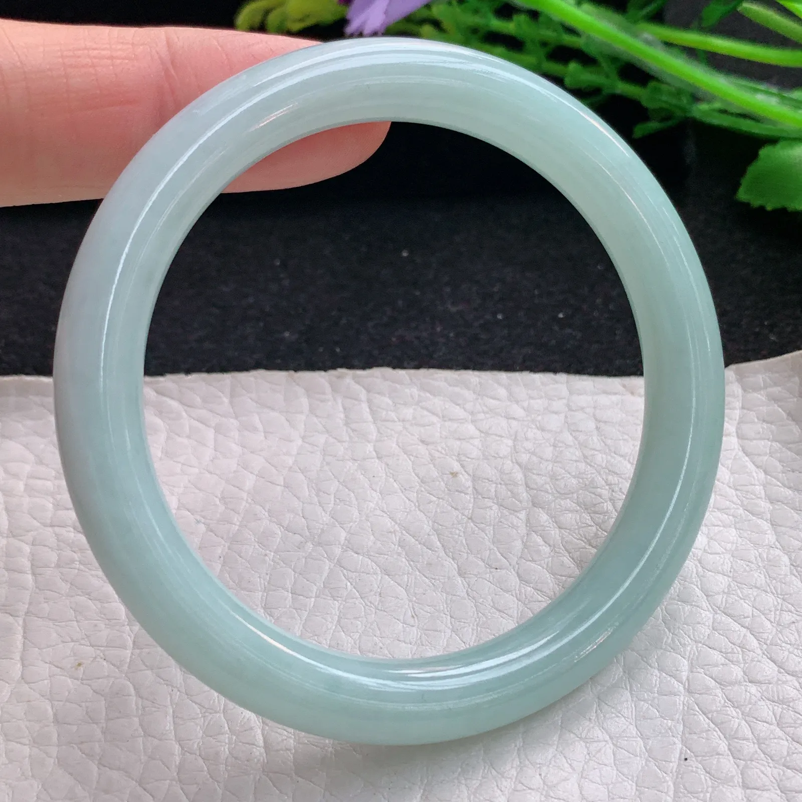 xx自然光53.5*5叮当镯 缅甸翡翠a货玉手镯浅绿圆条玉手环 美人镯