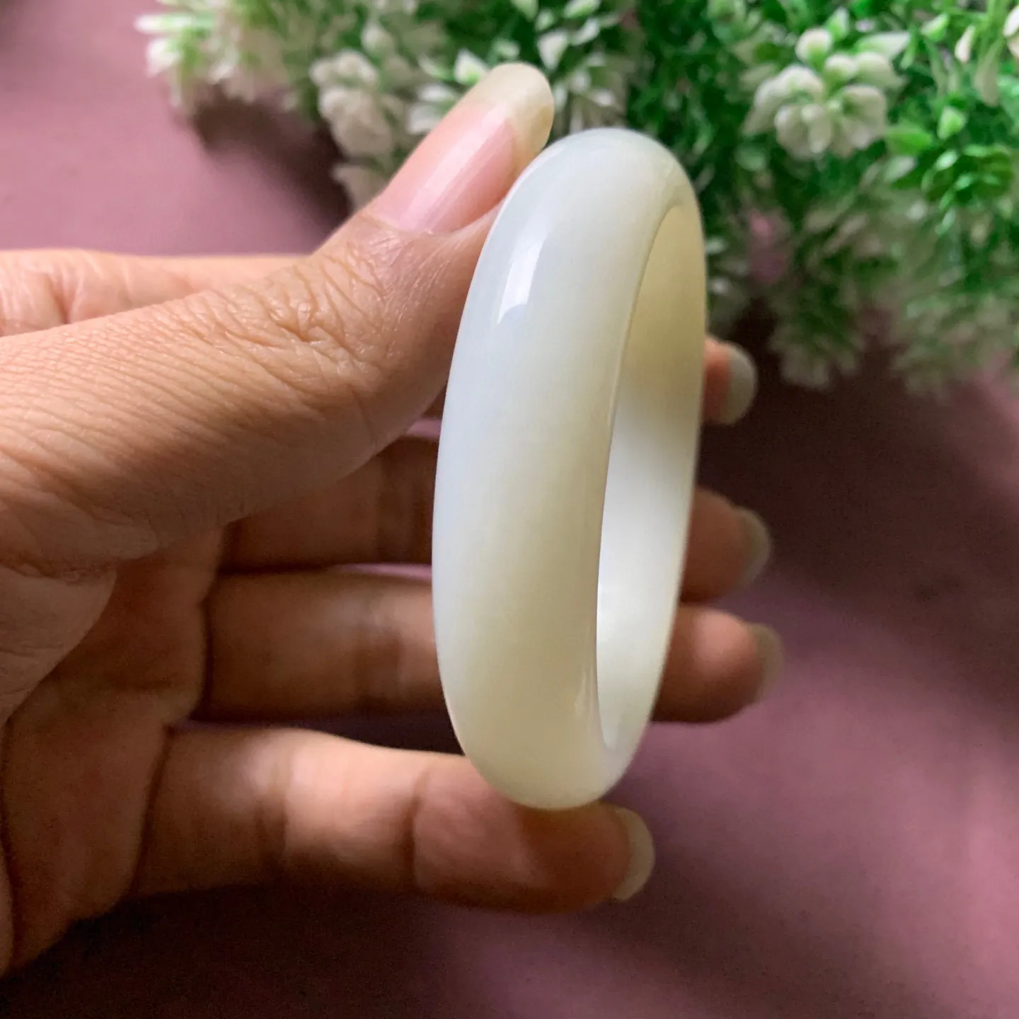 和田玉51圈口羊脂白宽版手镯，玉质细腻油润 底色纯净脂粉好，品质好