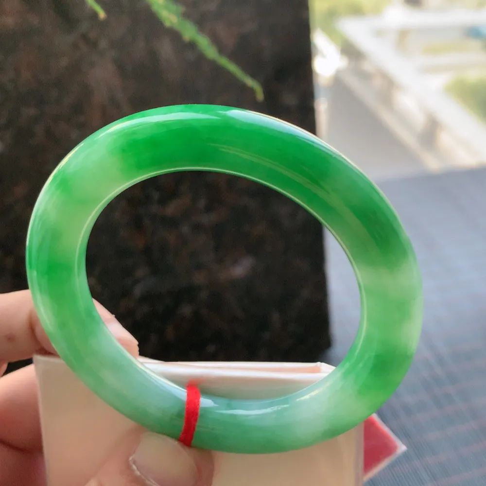 圆条一大节阳绿 无瑕 尺寸:55.1/10.5/11.1 色好