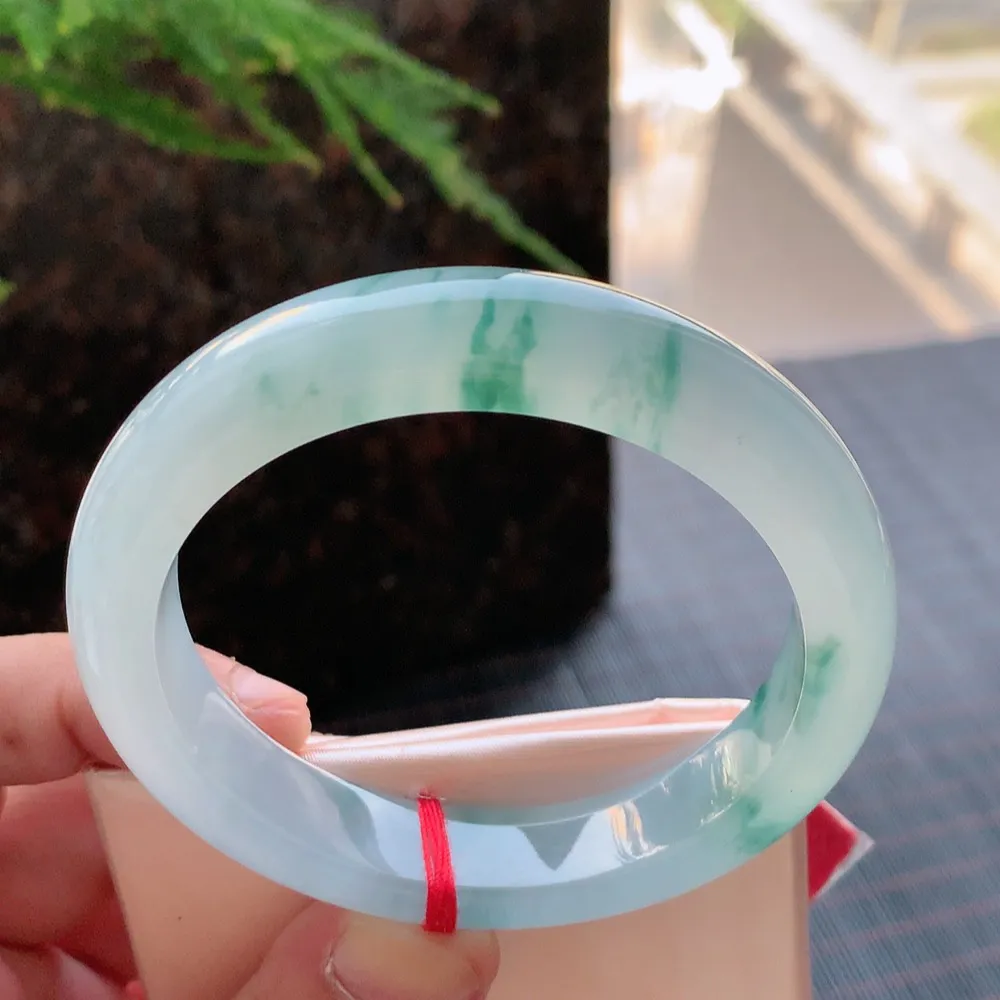 正圈高冰飘花 无瑕 尺寸:57.6/12.4/8.8 花美 种水好