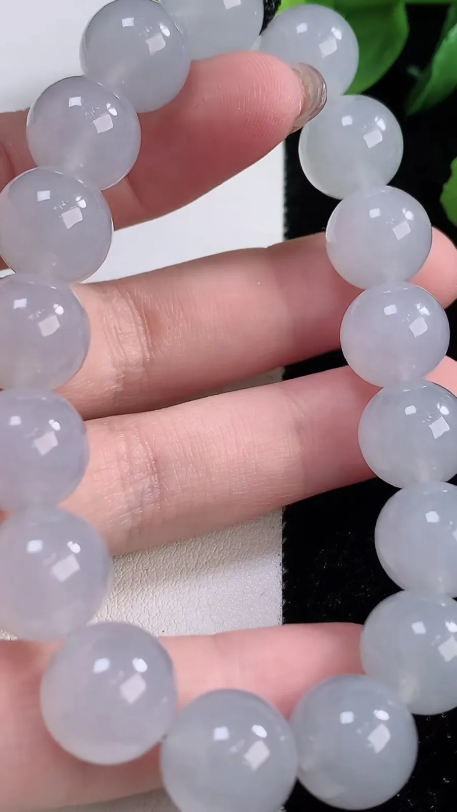 翡翠a货冰种白冰圆珠手串，尺寸12-17颗，重量:53.57g