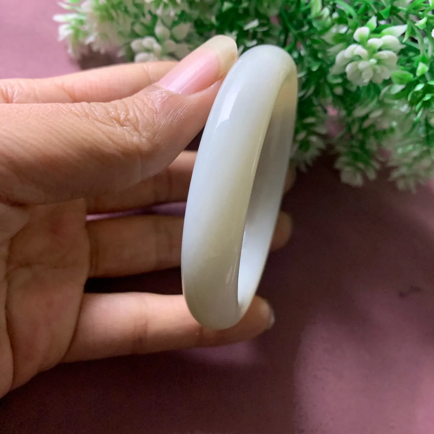 和田玉56.5圈口羊脂白手镯，玉质细腻油润 底色纯净脂粉好，品质好