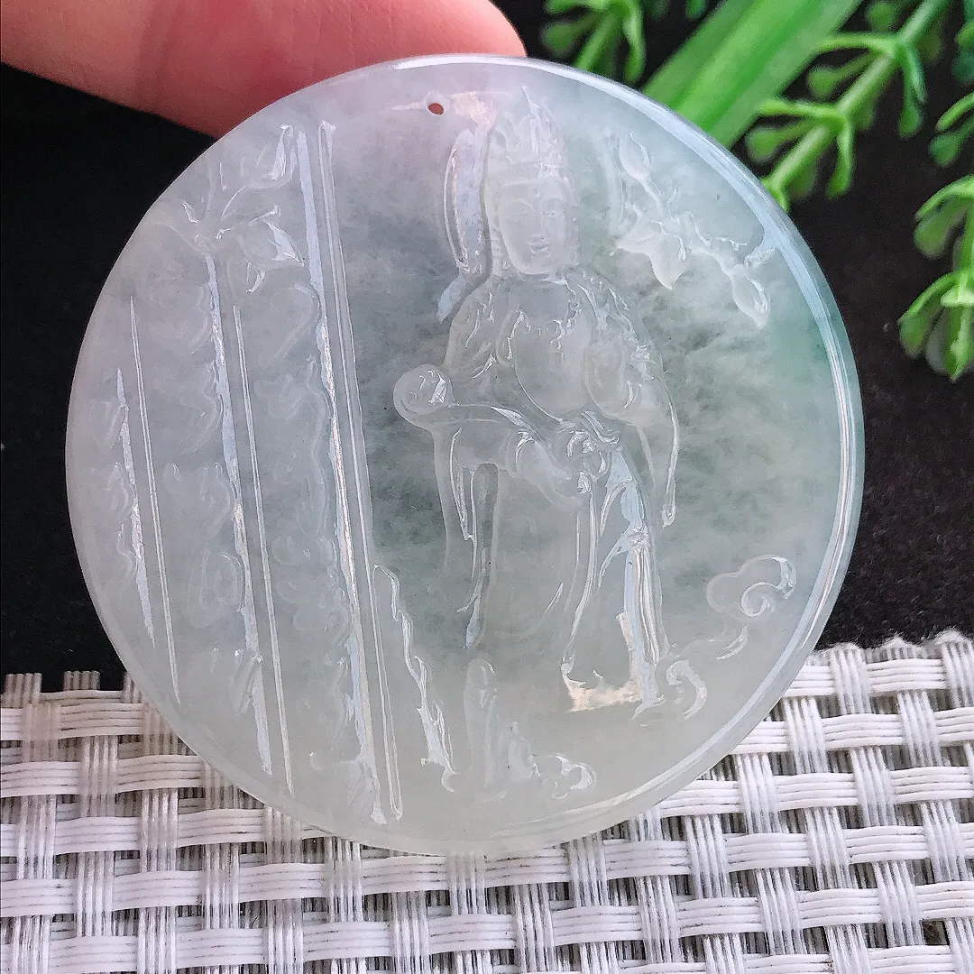 天然A货翡翠53.6/5.3老坑冰透起胶白冰自在观音吊坠翡翠玉观音挂件
