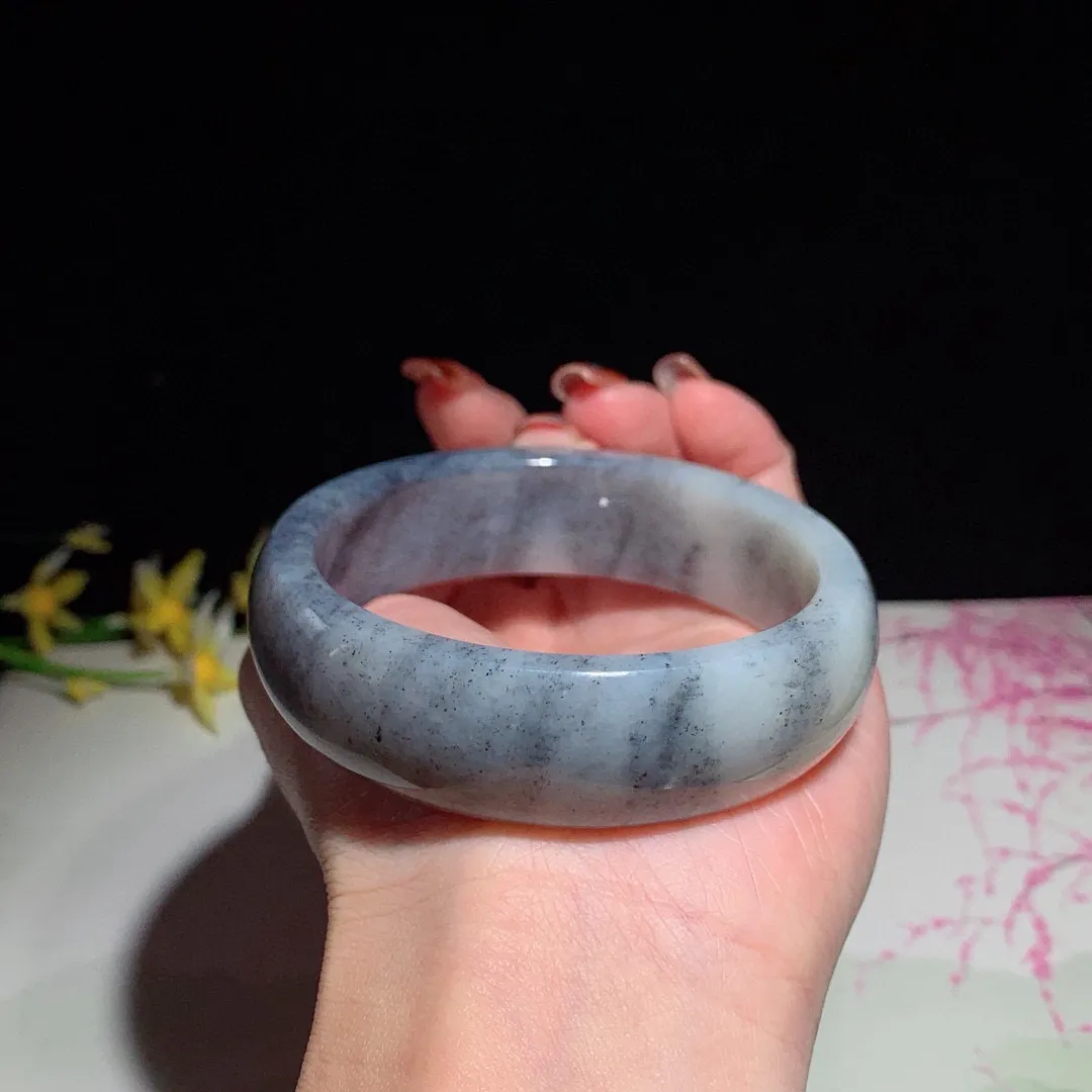 和田玉59圈口青花手镯！玉质细腻油润 底色纯净 无裂无杂 脂粉好，品质好！