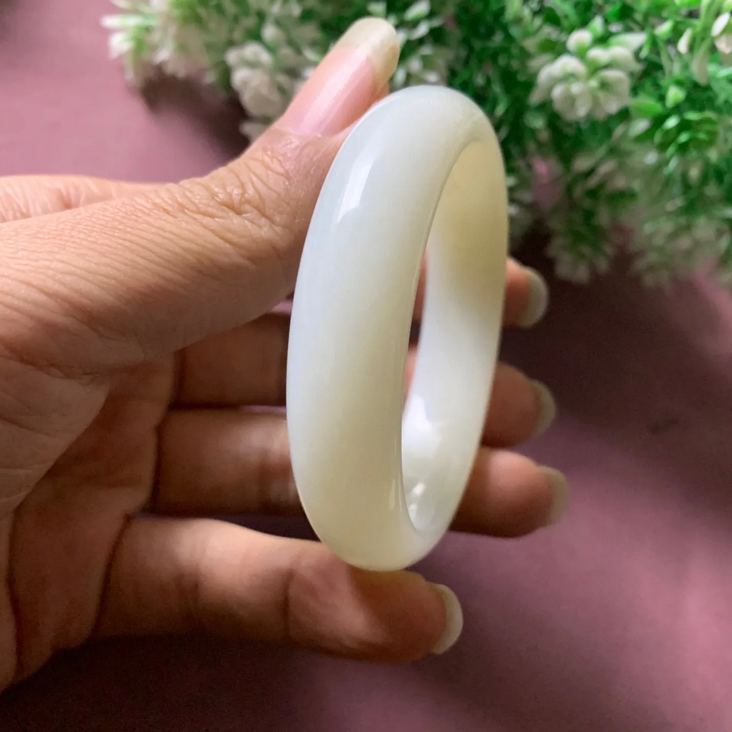 和田玉51圈口羊脂白宽版手镯，玉质细腻油润 底色纯净脂粉好，品质好