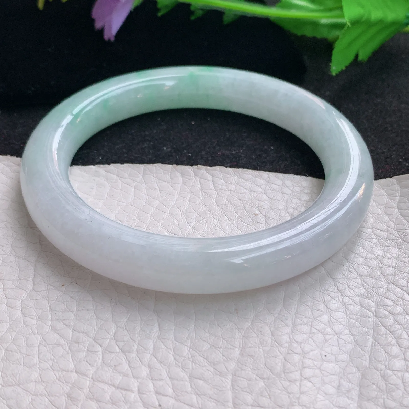 yh大圈口62*11美人镯 缅甸翡翠a货玉手镯飘绿圆条玉手环 叮当镯