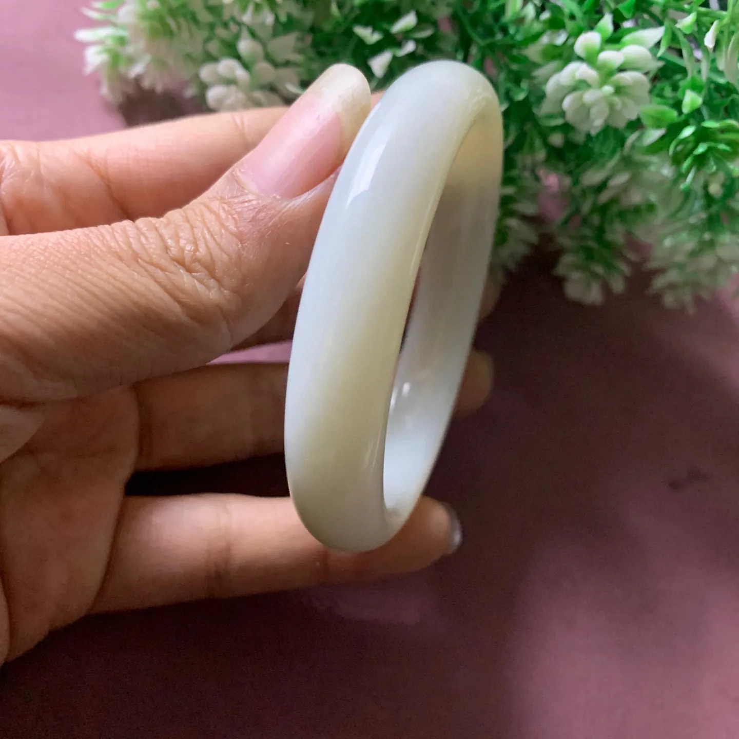 和田玉56.5圈口羊脂白手镯，玉质细腻油润 底色纯净脂粉好，品质好