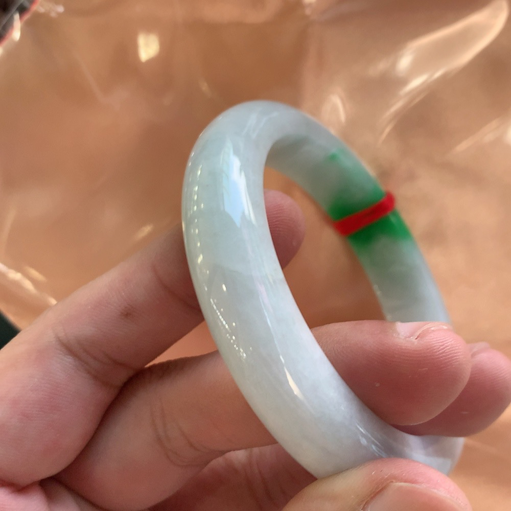 正圈冰糯阳绿 一丝细纹 尺寸:56.9/12.8/9.2 色好