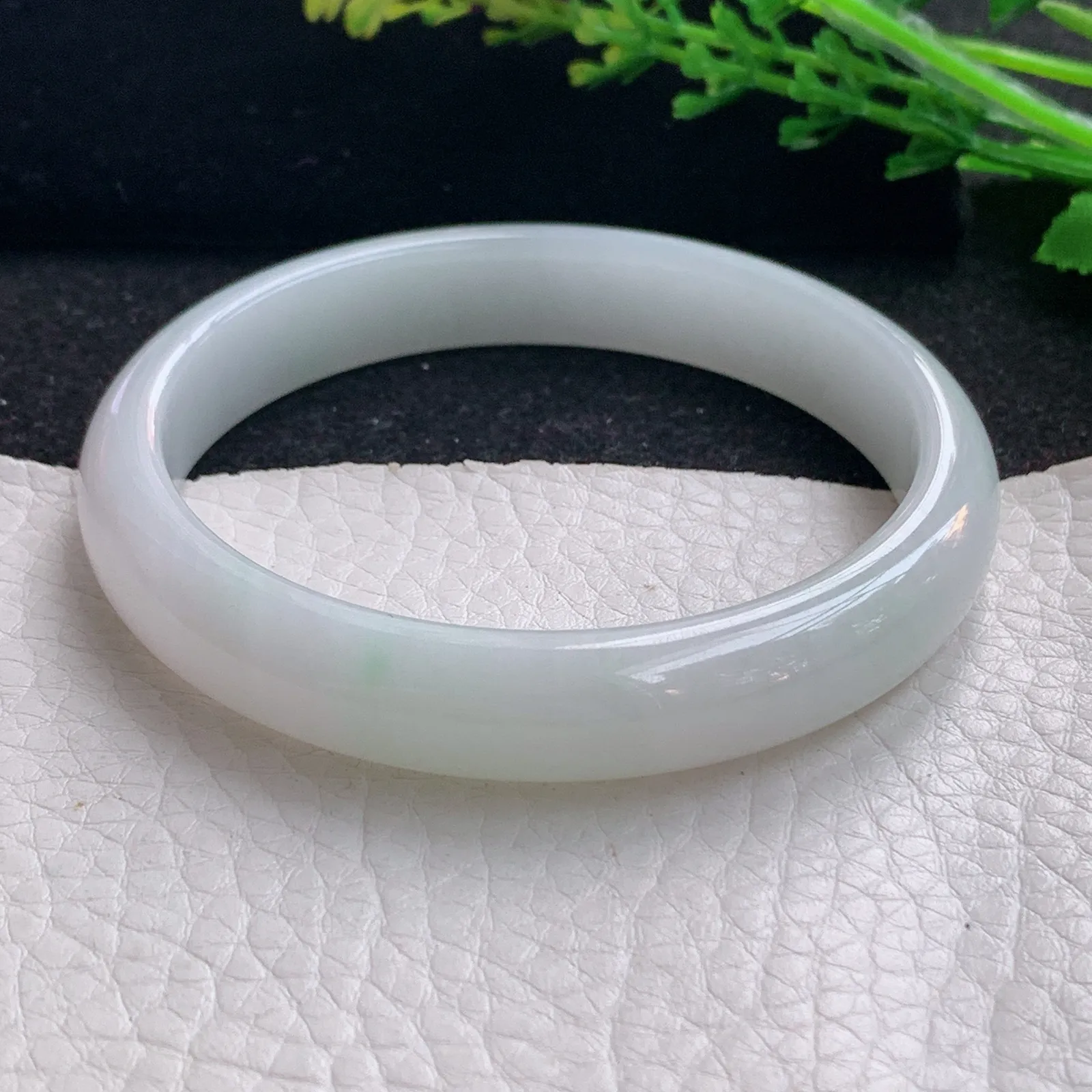 nr自然光58.5*11*7平安镯 缅甸翡翠a货玉手镯白月光宽边玉手环 叮当镯