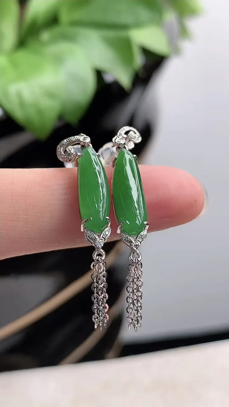 a货翡翠老坑冰种18K金镶嵌满绿福瓜耳坠 尺寸15.8×4.9×4.8mm 重量2.75g 1205