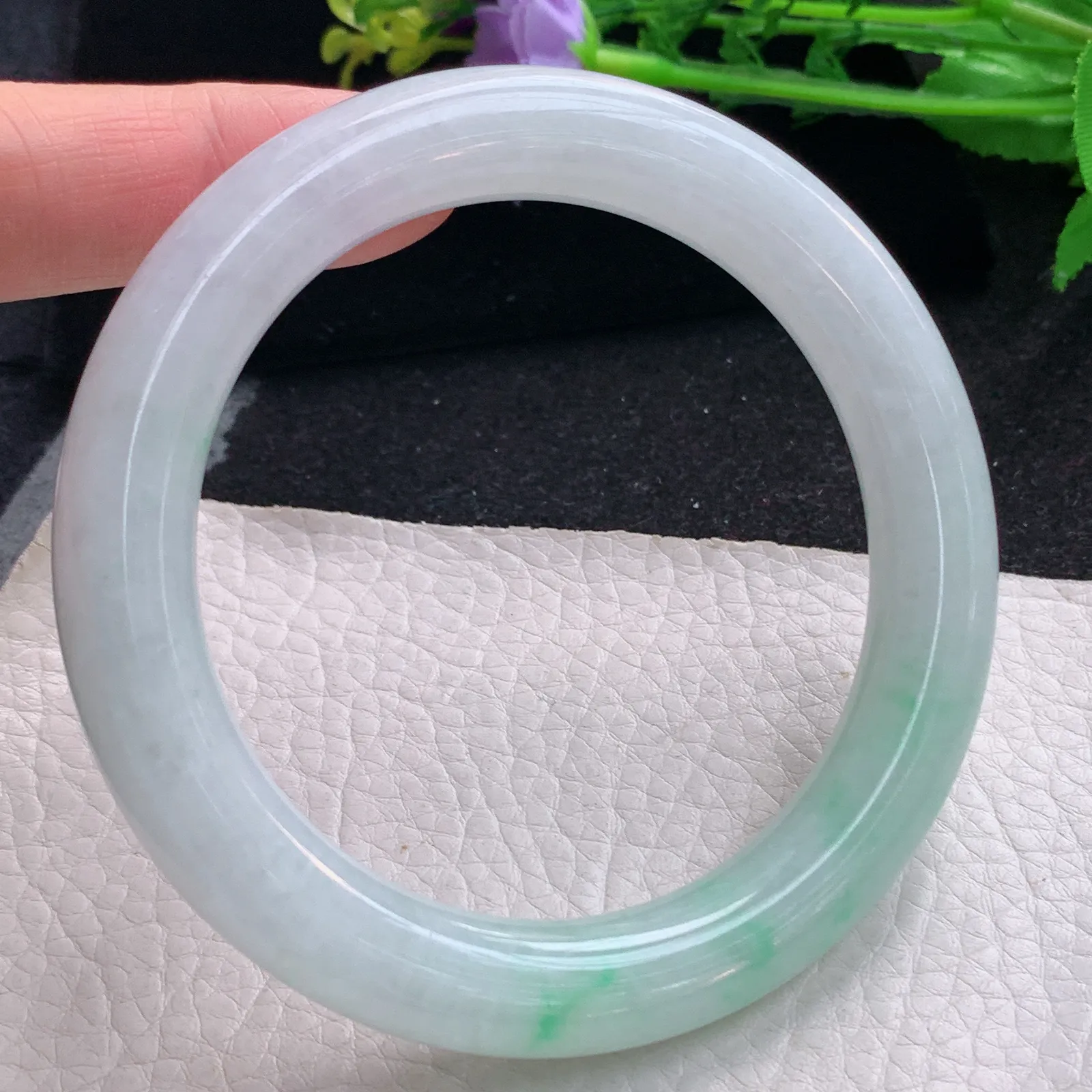 yh大圈口62*11美人镯 缅甸翡翠a货玉手镯飘绿圆条玉手环 叮当镯