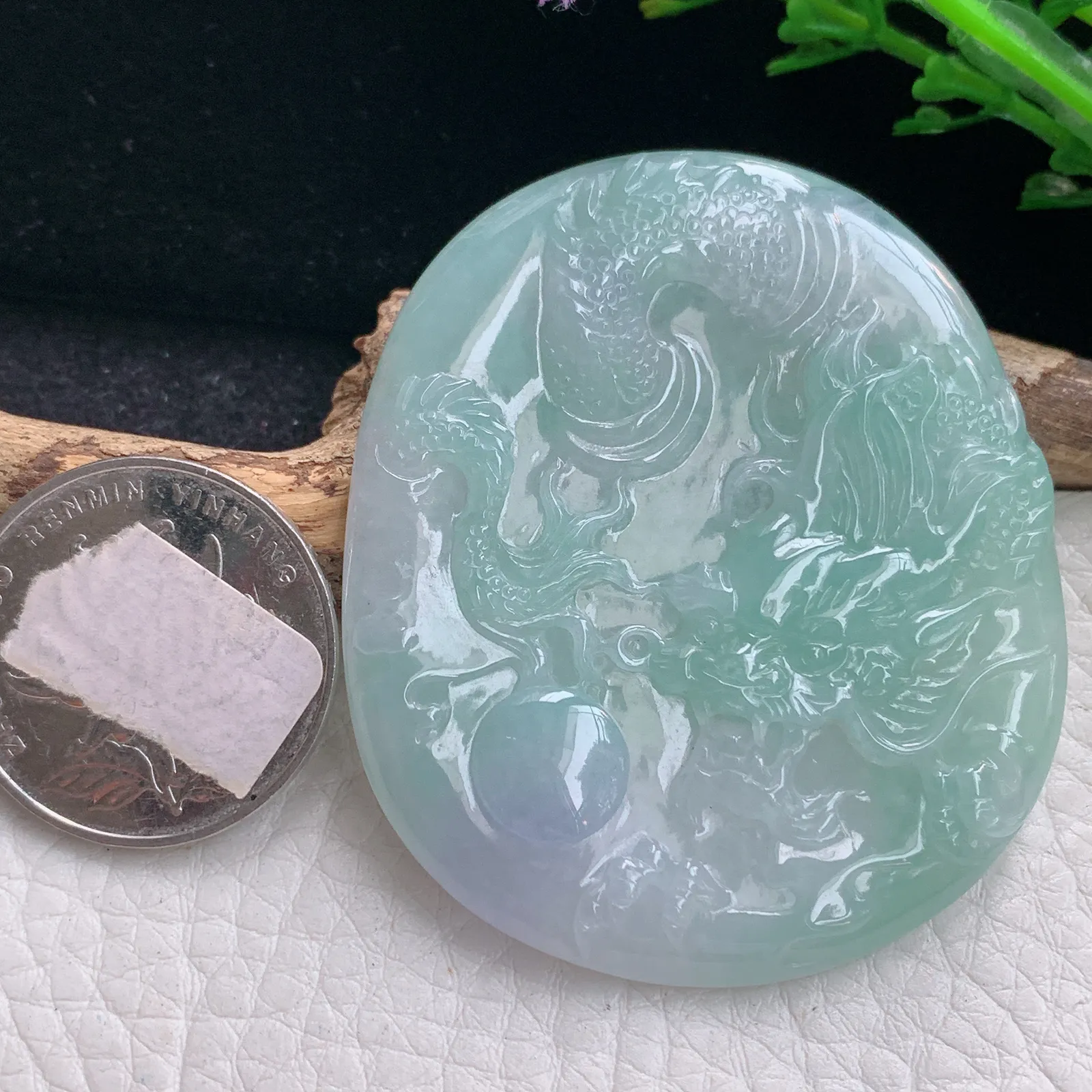 kh实拍53.9*46.8*4.8缅甸翡翠精雕春带彩龙牌 生意兴隆玉吊坠 玉挂件