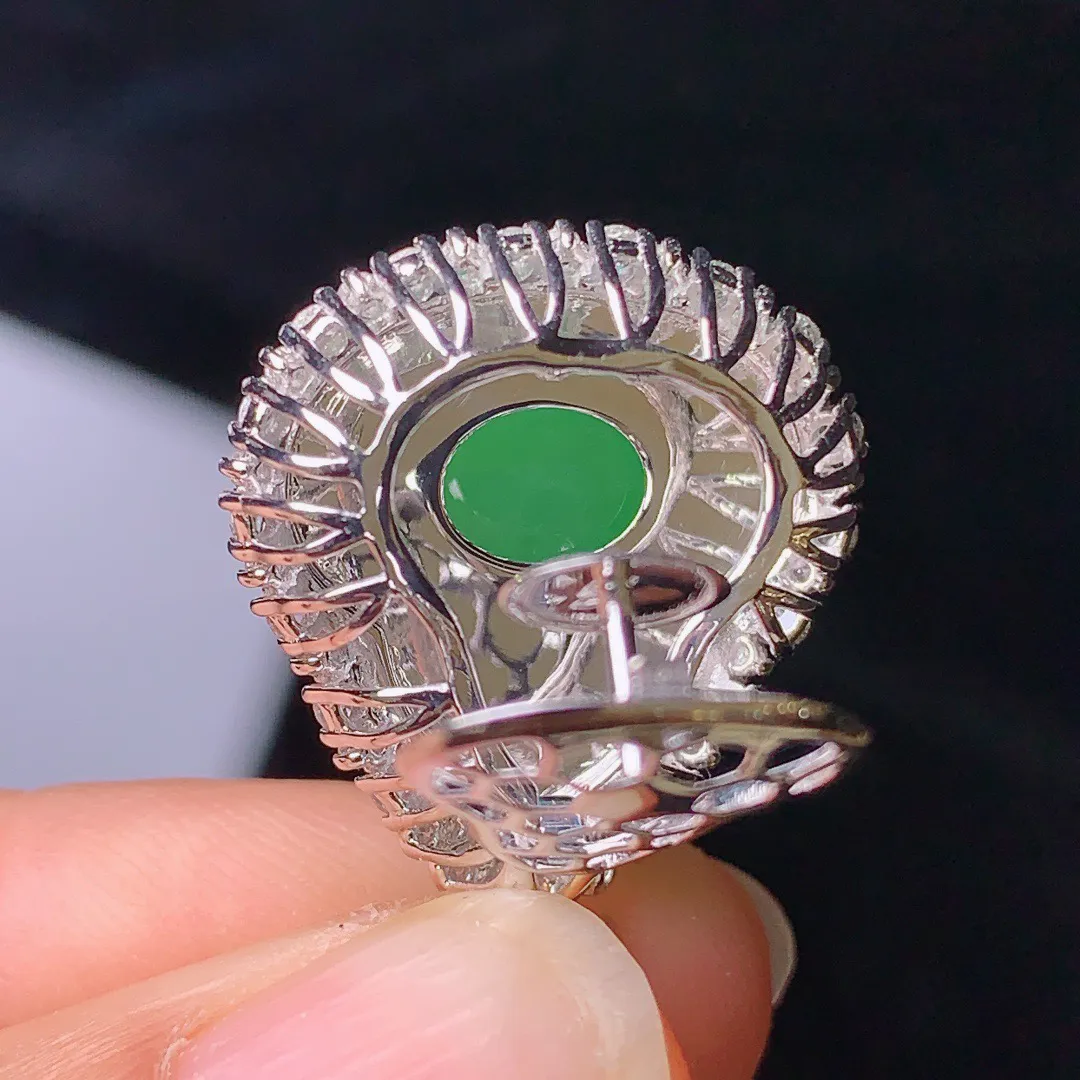 18k金钻镶嵌翠绿葫芦吊坠 玉质细腻 色泽艳丽   整体尺寸27*19.2*13.6