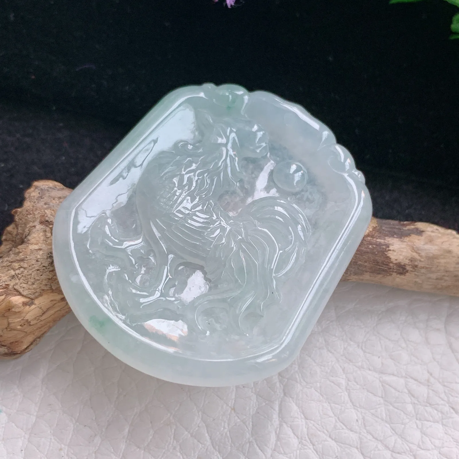 kh实拍42.2*35.8*4.8缅甸翡翠精雕金鸡独立 生肖鸡玉吊坠 玉挂件