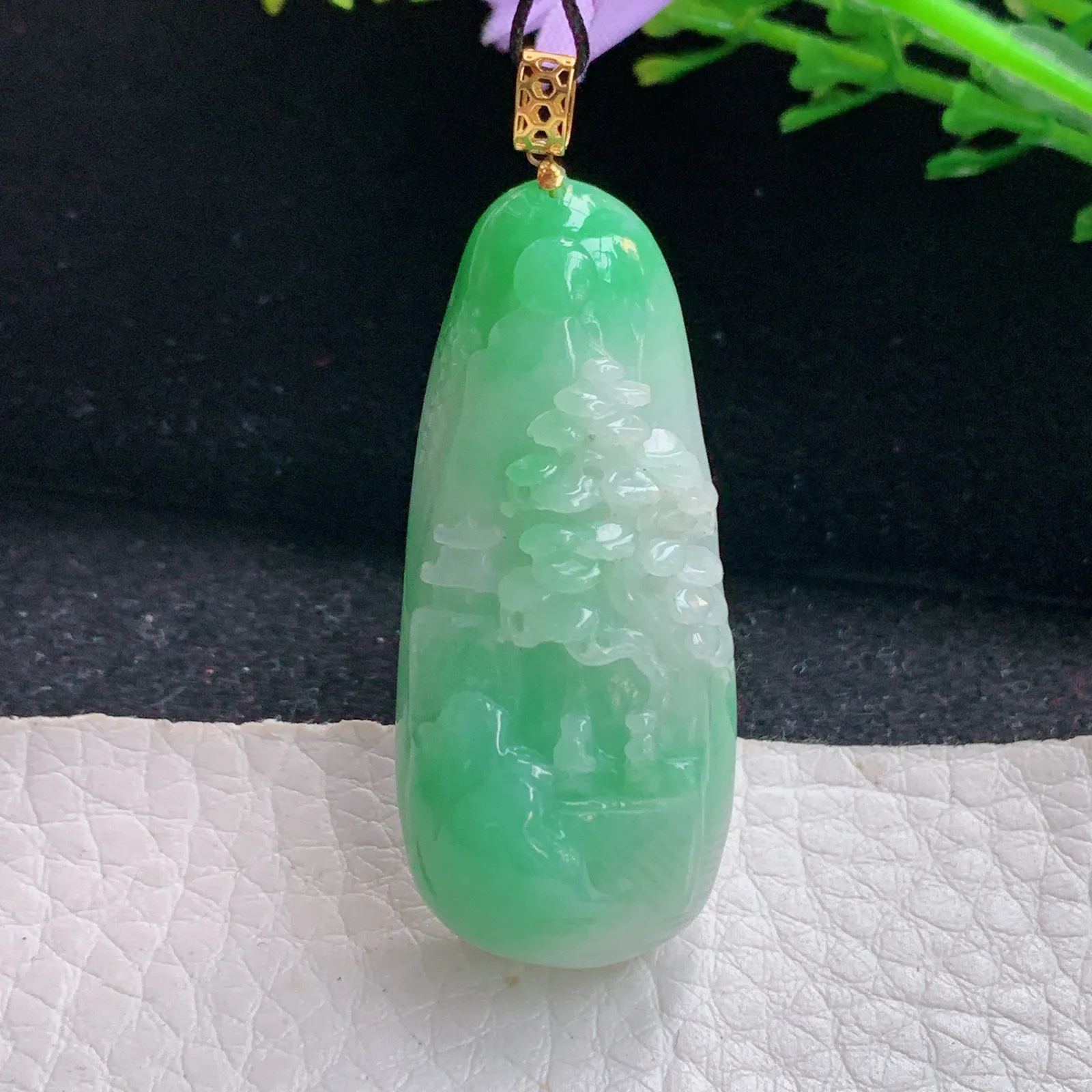 ws实拍43*18.8*11.3缅甸翡翠精雕清新飘绿山水 富甲天下玉吊坠 玉挂件