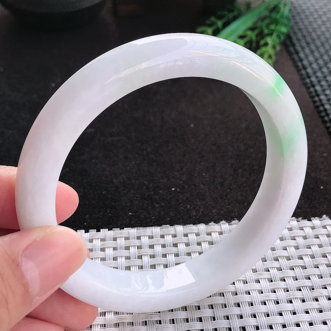 天然A货翡翠64.5/12.3/9.3老坑秀气温润大圈口飘绿手镯宽边玉镯