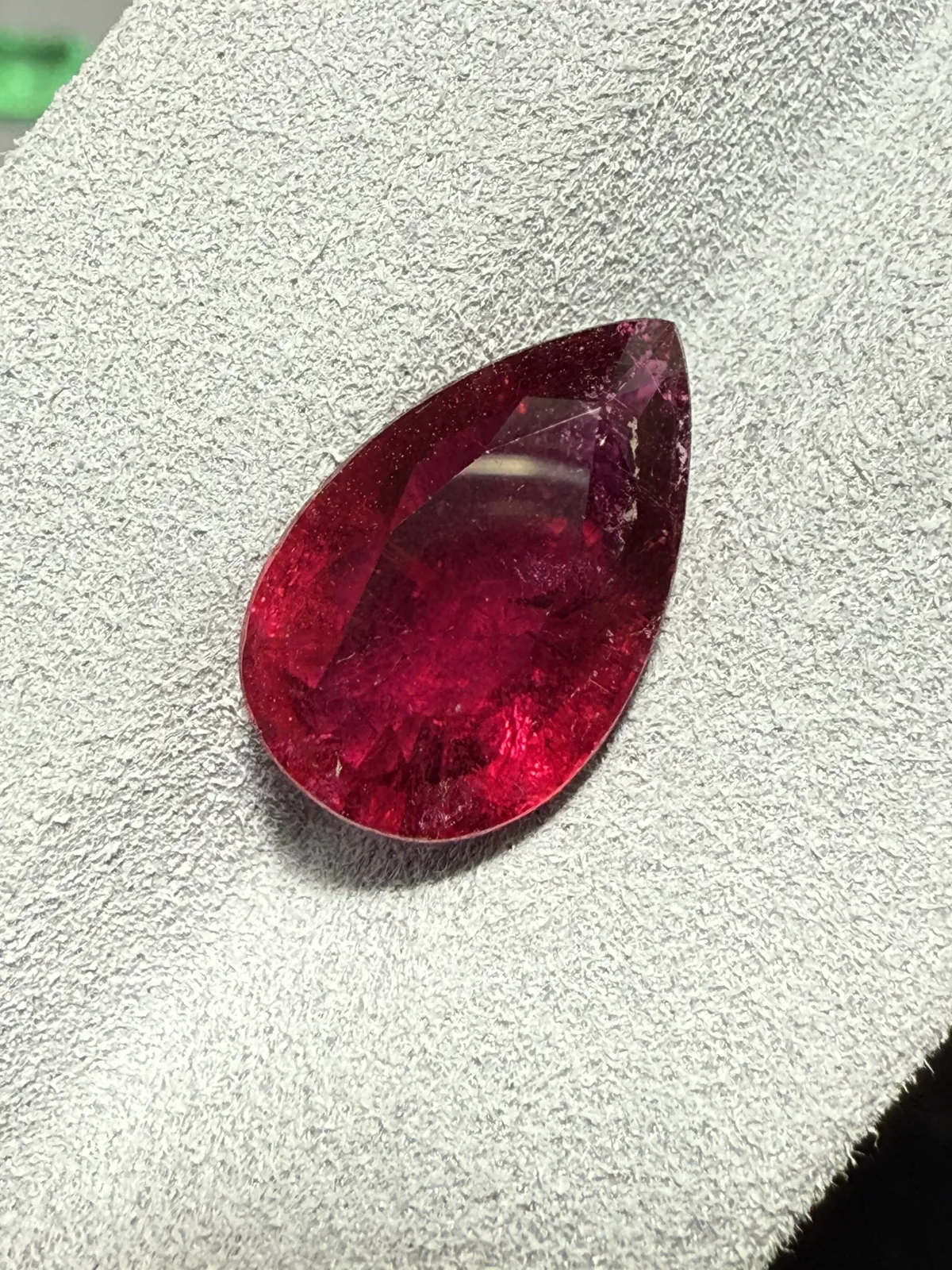 【高端珠宝】天然极美卢比来碧玺裸石
重量: 4.865ct  规格: 13.9*8.9*5.7毫米
