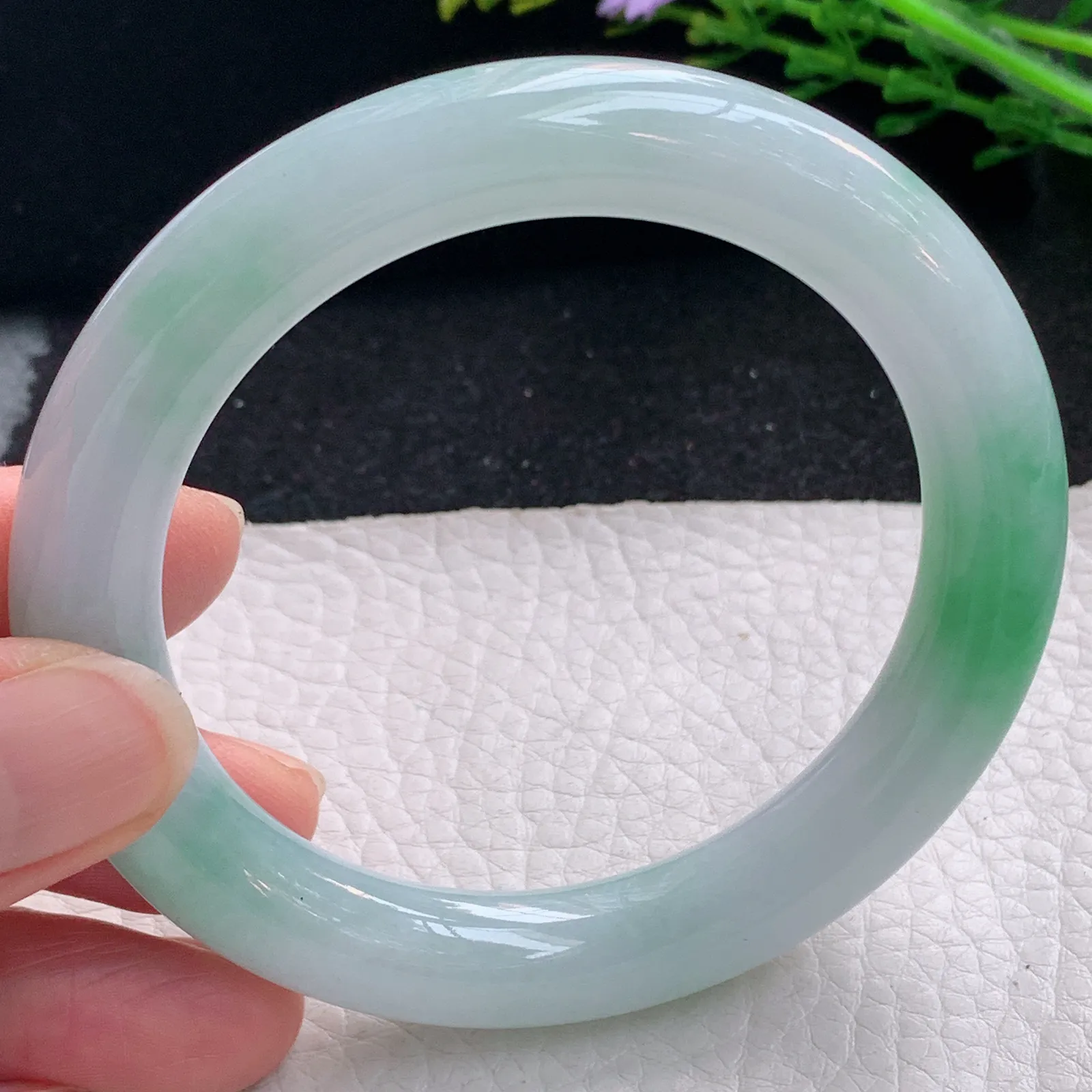 js自然光57*10.5美人镯 缅甸翡翠a货玉手镯飘绿圆条玉手环 叮当镯