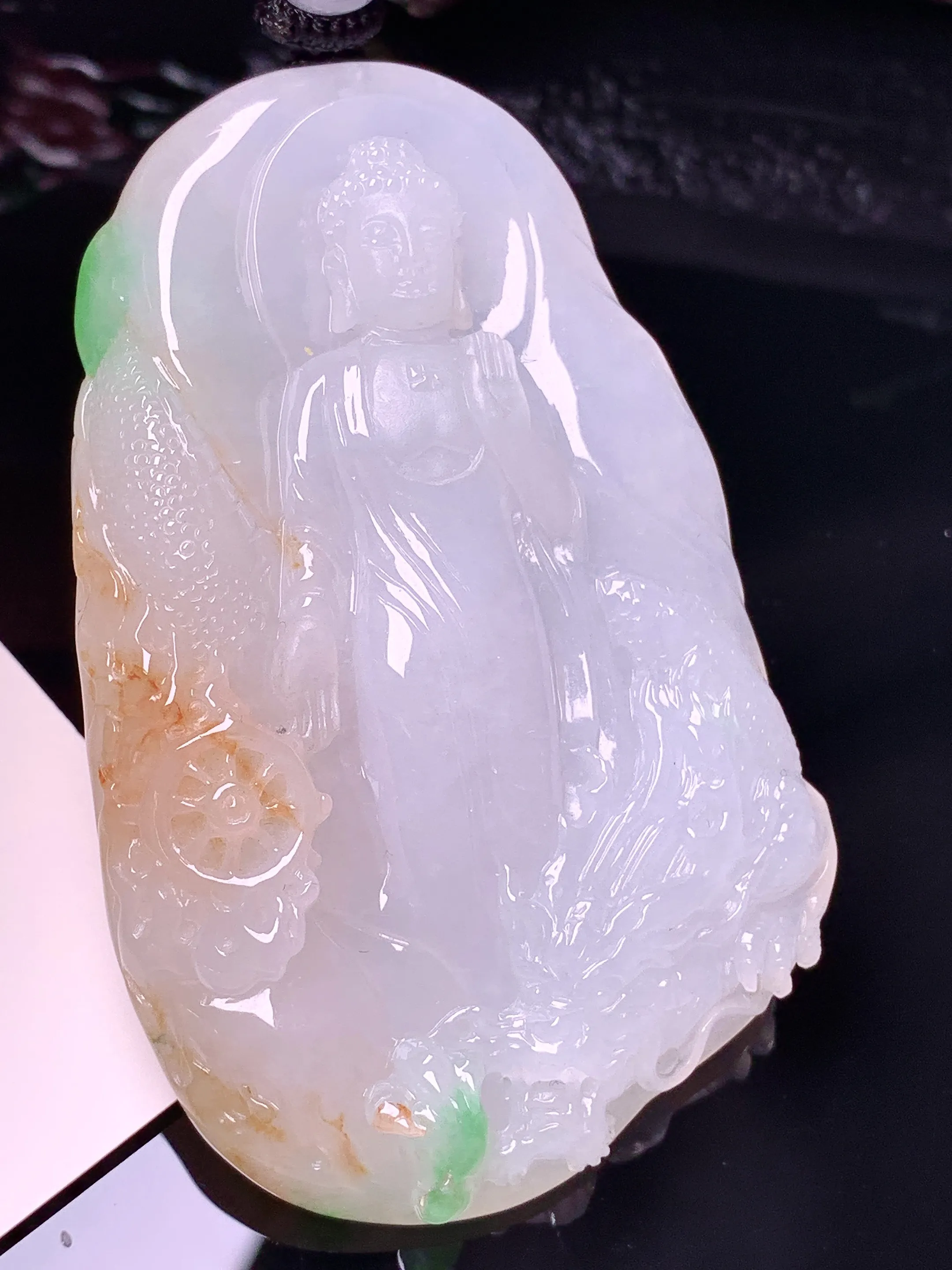 飘黄绿大日如来佛祖吊坠 玉质细腻 色泽清新艳丽 整体尺寸65.2*40.7*10