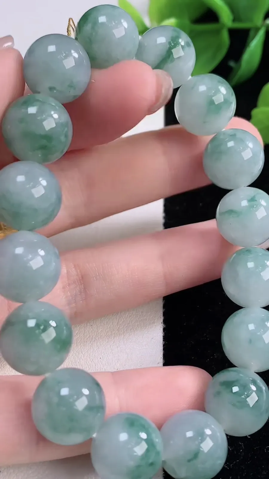 翡翠a货飘花圆珠手串，尺寸12.3-16颗，重量:54.17g