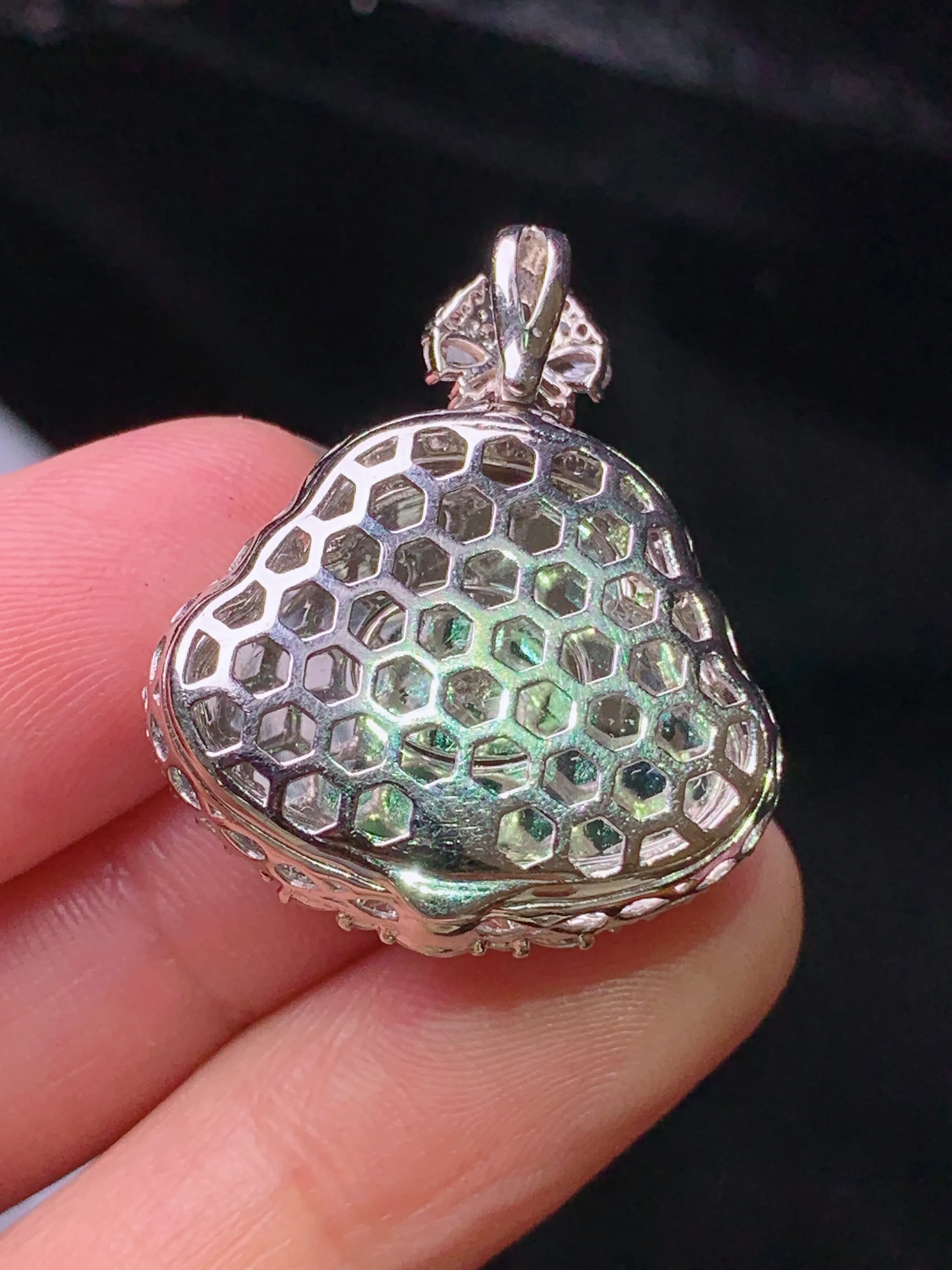 18k金钻镶嵌翠绿佛公吊坠 玉质细腻 色泽清新艳丽 整体尺寸28*24*9.8