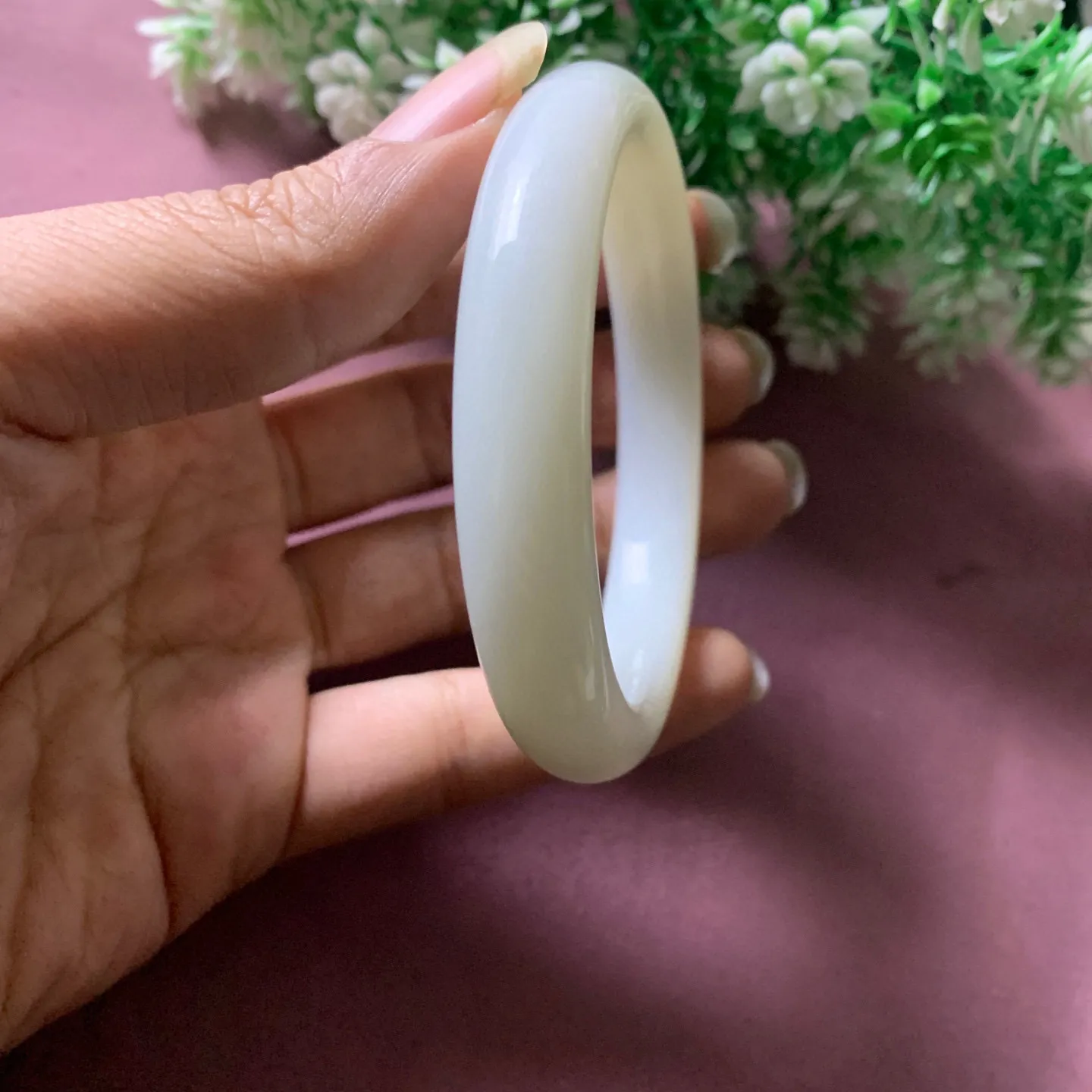 和田玉59.9圈口羊脂白宽版手镯，玉质细腻油润 底色纯净脂粉好，品质好