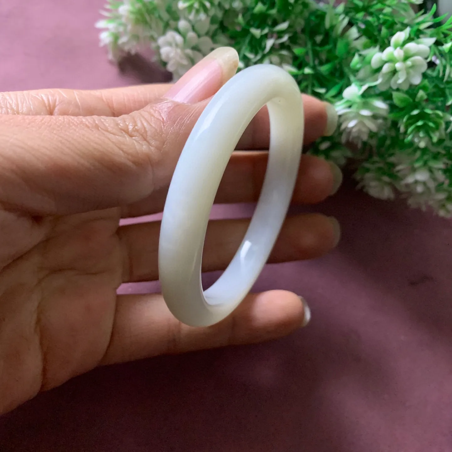 和田玉53.5圈口羊脂白手镯，玉质细腻油润 底色纯净脂粉好，品质好