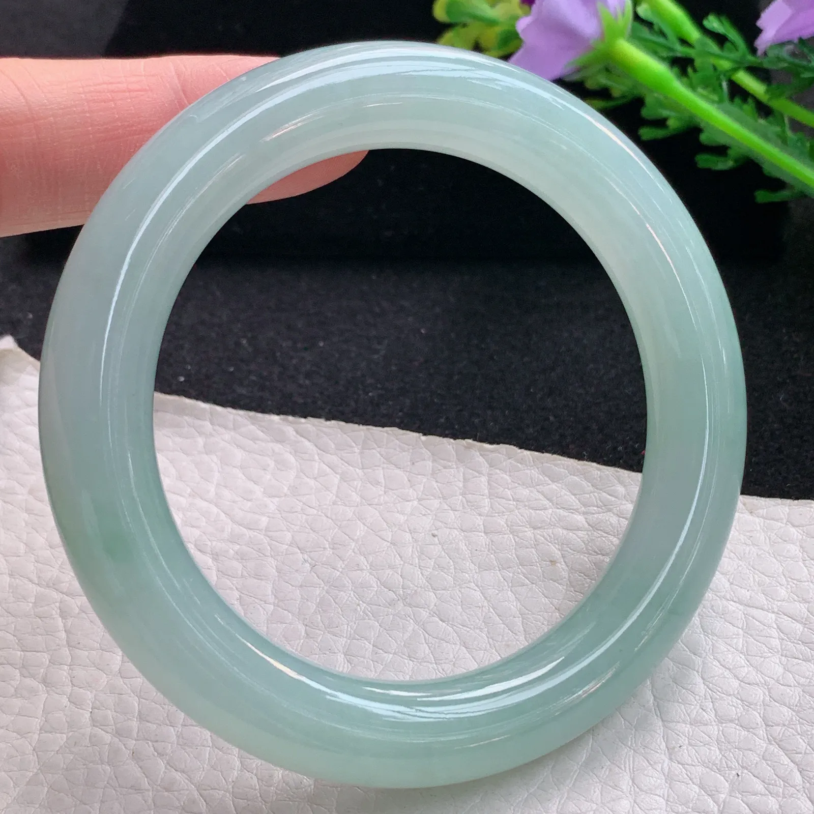 xo自然光57*10.9美人镯 缅甸翡翠a货玉手镯浅绿圆条玉手环