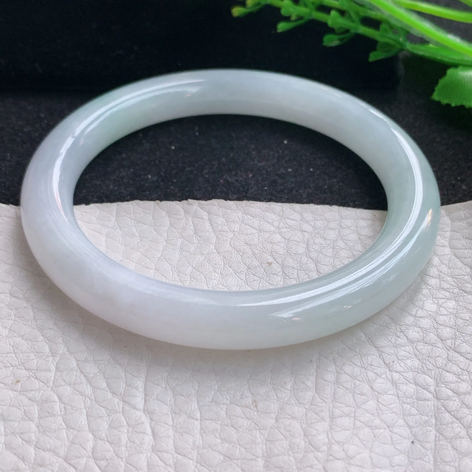 nr自然光59*8.8*9.2美人镯 缅甸翡翠a货玉手镯清新圆条玉手环 叮当镯