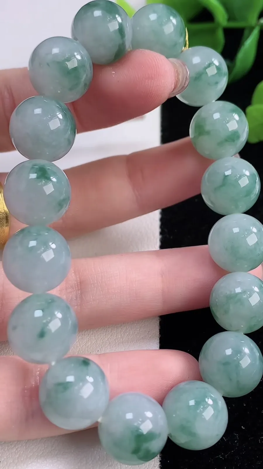 翡翠a货飘花圆珠手串，尺寸12.3-16颗，重量:54.17g