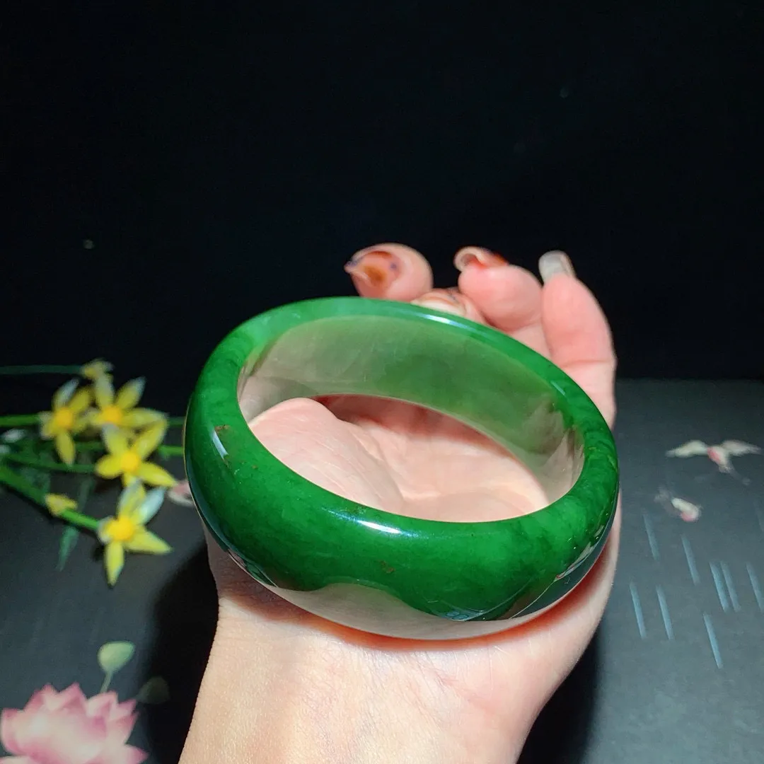 大宽版，和田玉60圈口菠菜绿宽版碧玉手镯！圈口60宽22.3玉质细腻油润 底色纯净 无纹裂 脂粉好，品质高