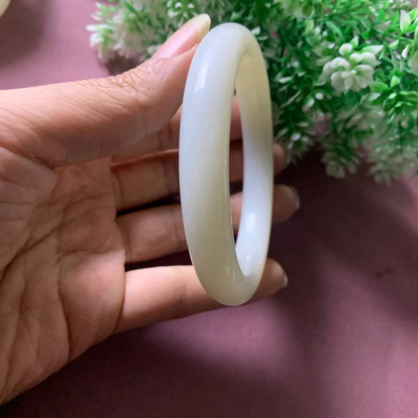 和田玉63圈口羊脂白手镯，玉质细腻油润 底色纯净脂粉好，品质好