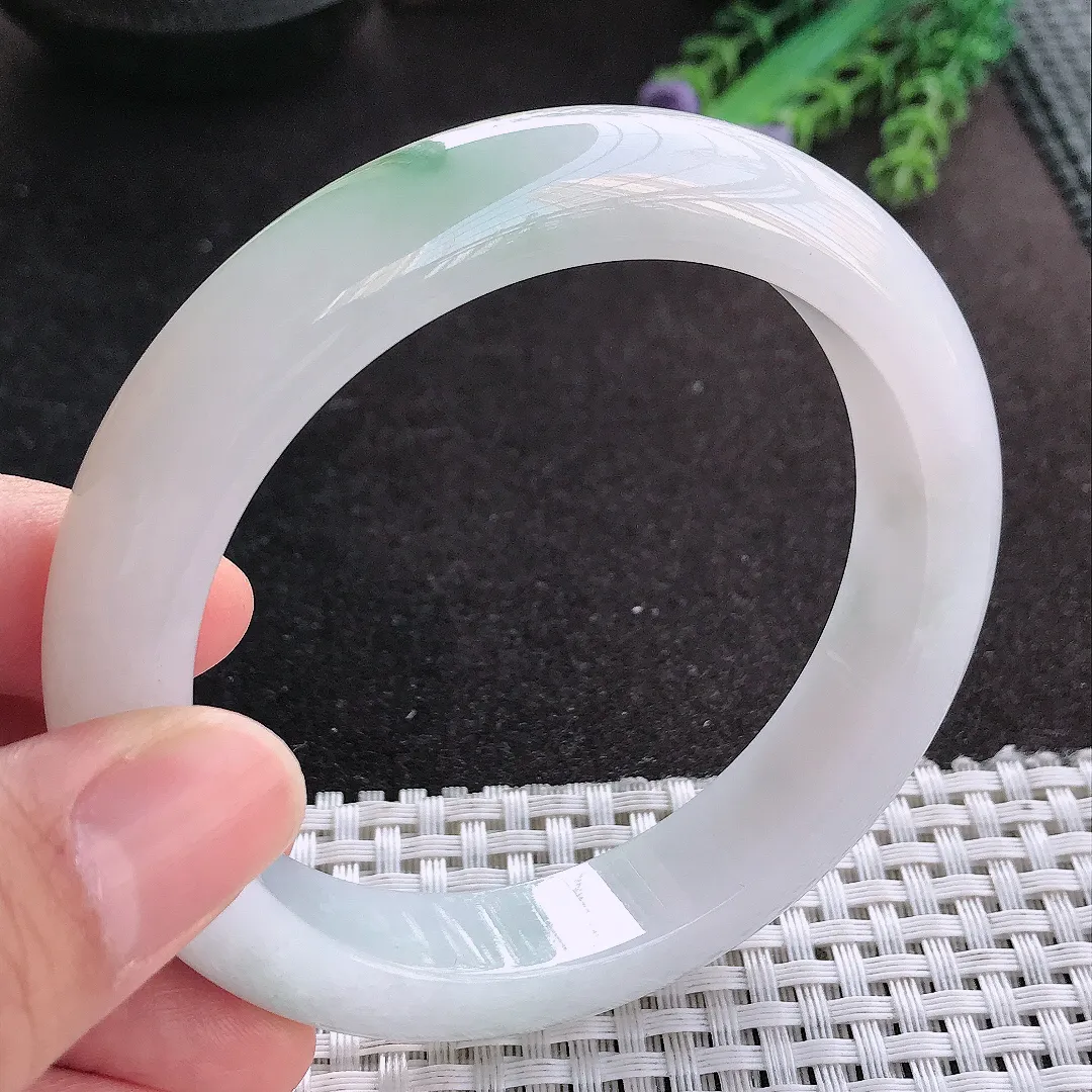 天然A货翡翠60.8/12.8/9.5老坑冰润起胶飘花大圈口手镯宽边玉镯