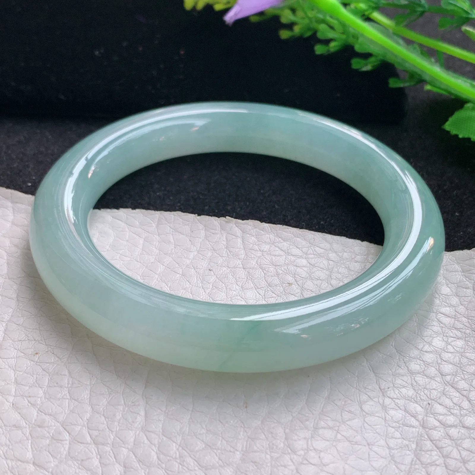 xo自然光57*10.9美人镯 缅甸翡翠a货玉手镯浅绿圆条玉手环