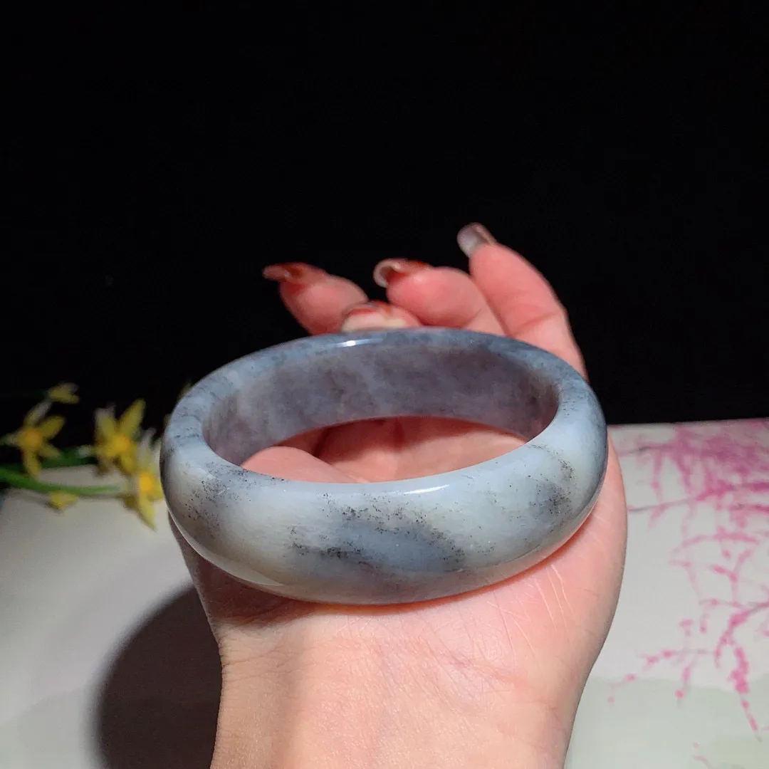 和田玉59圈口青花手镯！玉质细腻油润 底色纯净 无裂无杂 脂粉好，品质好！